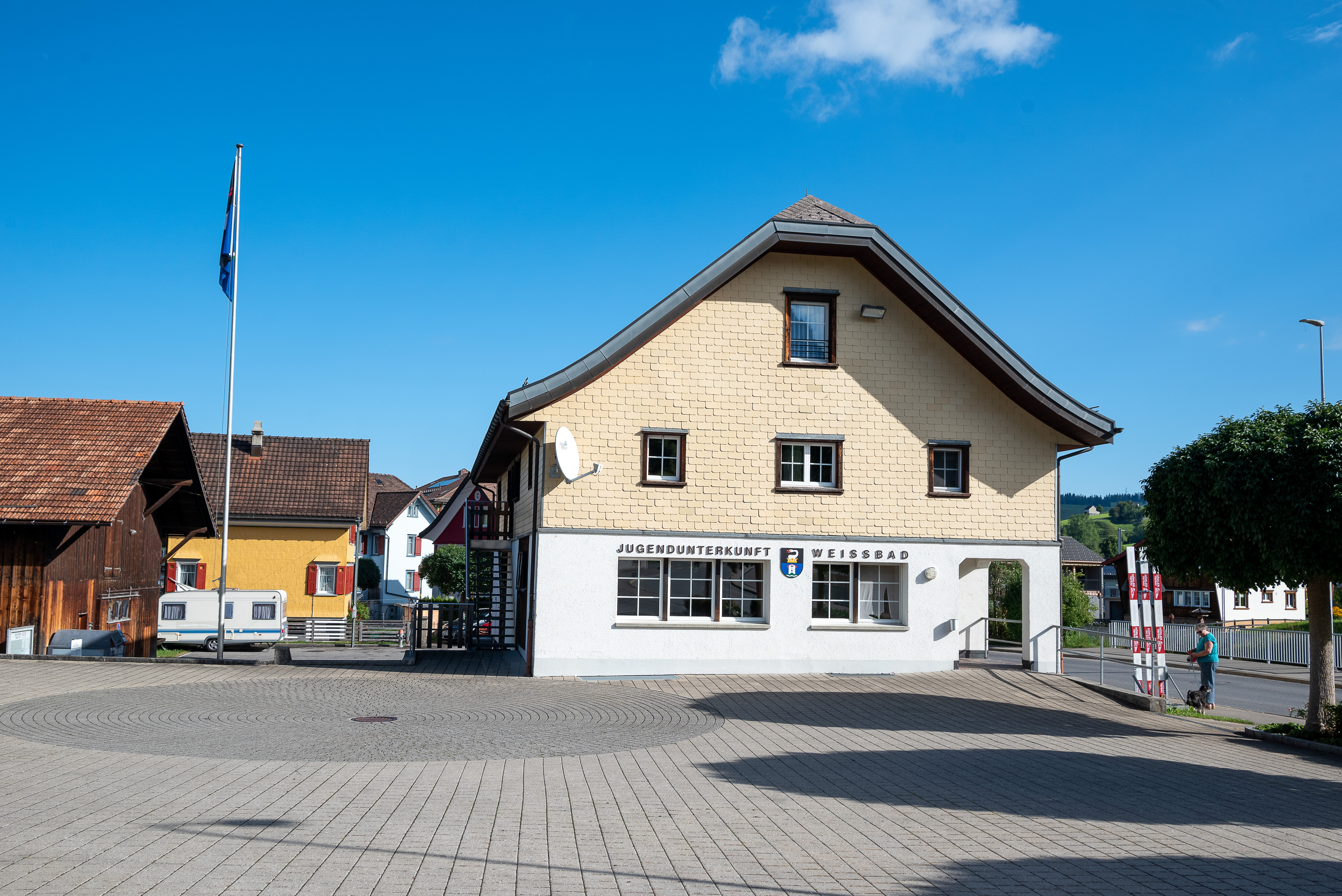 47dba4ed400aee98c71bd4965219d550f50a3568_Jugedunterkunft_Weissbad.jpg