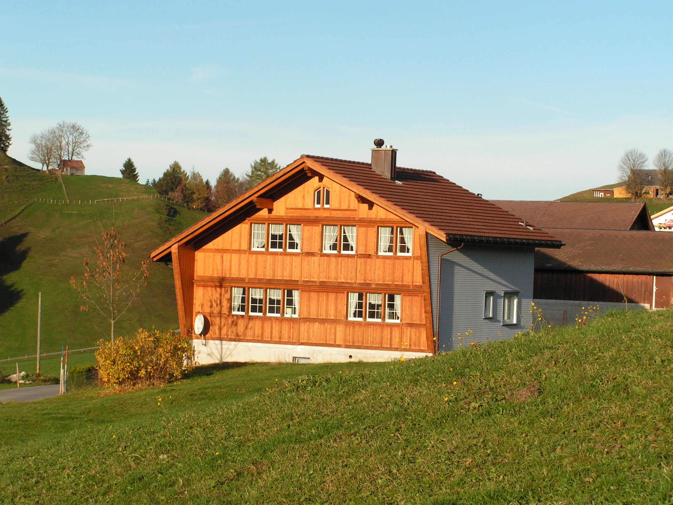 4c4ce70cb287df9d8c03de3fb4a194b0a43dd096_Fewo_Faessler_Aussenansicht2_Frau_Faessler.jpg