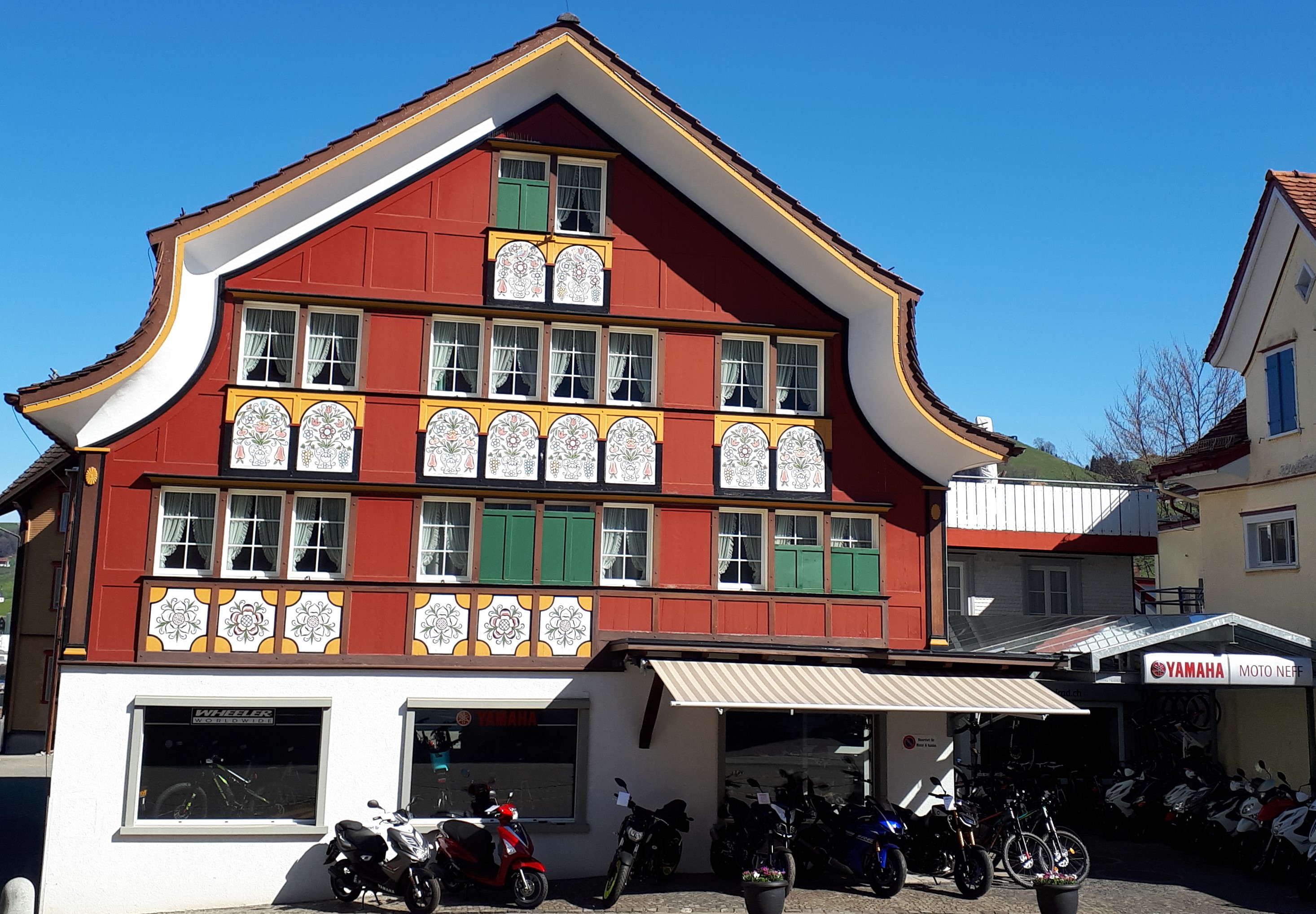 54d1708fb7568692c64b26a92568b526adc34c3e_Pfauen_Haus_.jpg