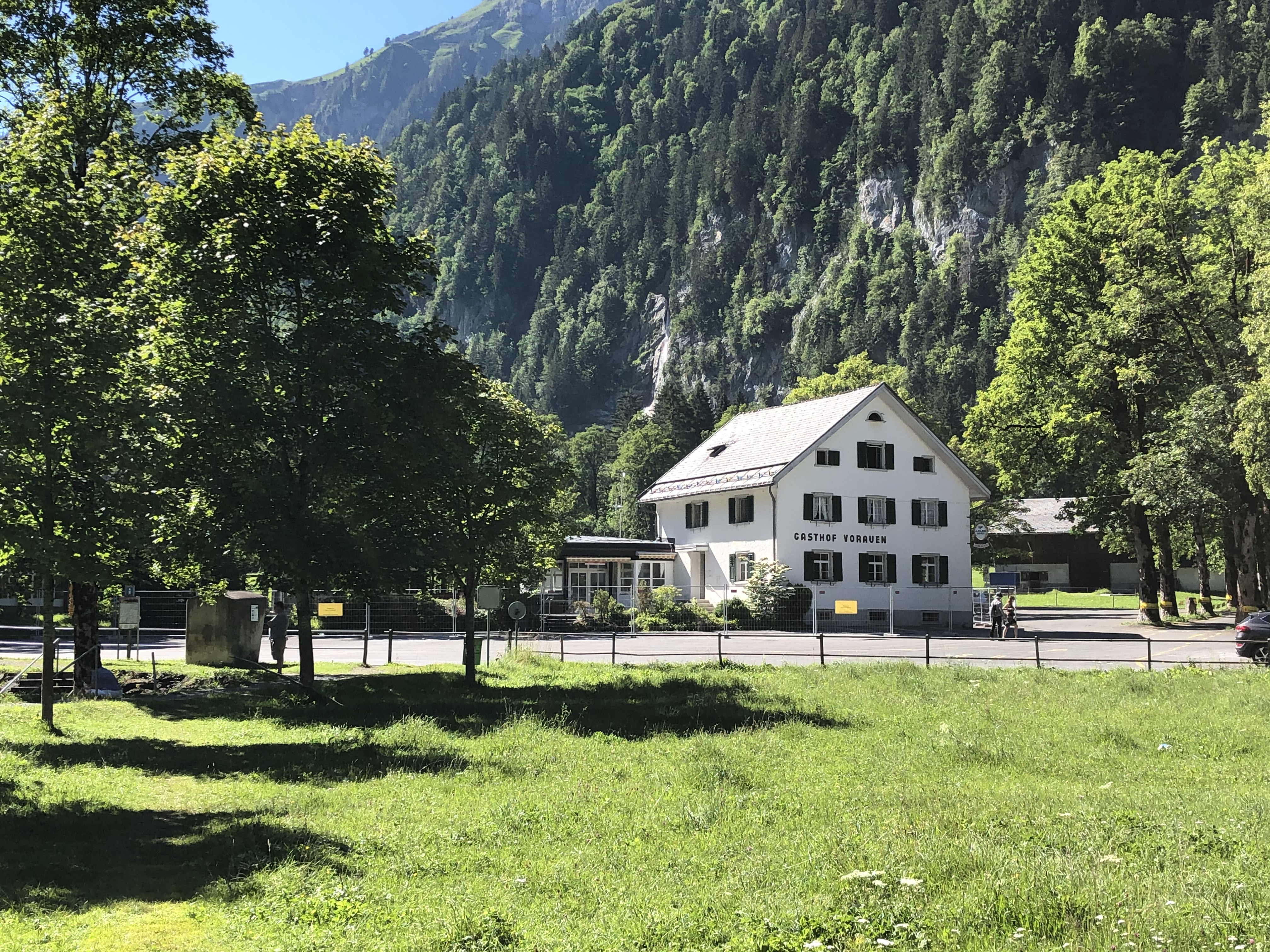710712b54b05006778539a799a89647a78f0e2b3_gasthaus_vorauen_kloental_glarnerland_01.jpeg
