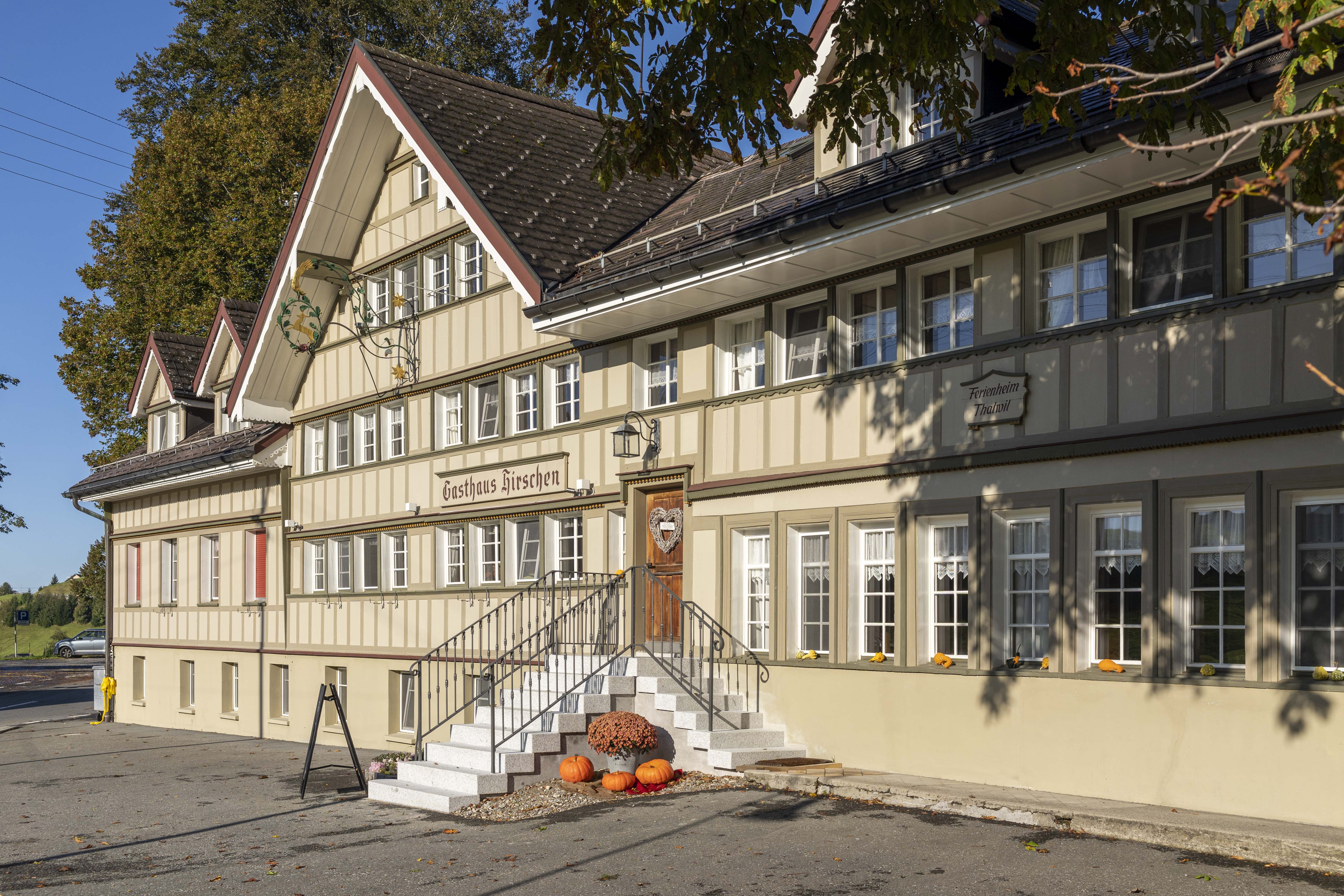 7cb39d268a2c7ac68dfafbb8404a06b1036b45d0_schwellbrunn_hirschen.jpg