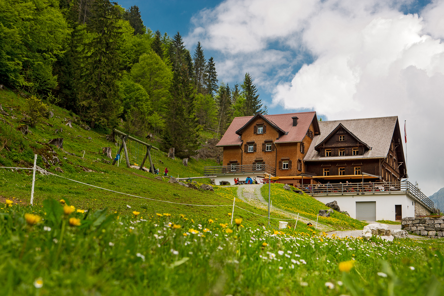 91171f9a3ed41f9ba0bcd0d5877a689d8ddbee4f_Berggasthaus_Alpstein_Plattenboedeli_Aussenansicht_neu__11_.jpg
