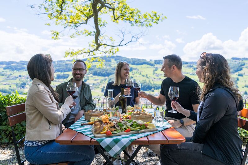 Weindegustation am Steinig Tisch in Thal mit anschliessender Brettljause