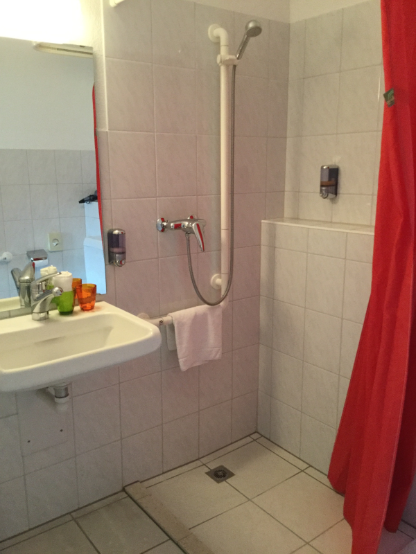 Bären Self Check-In Hotel – image