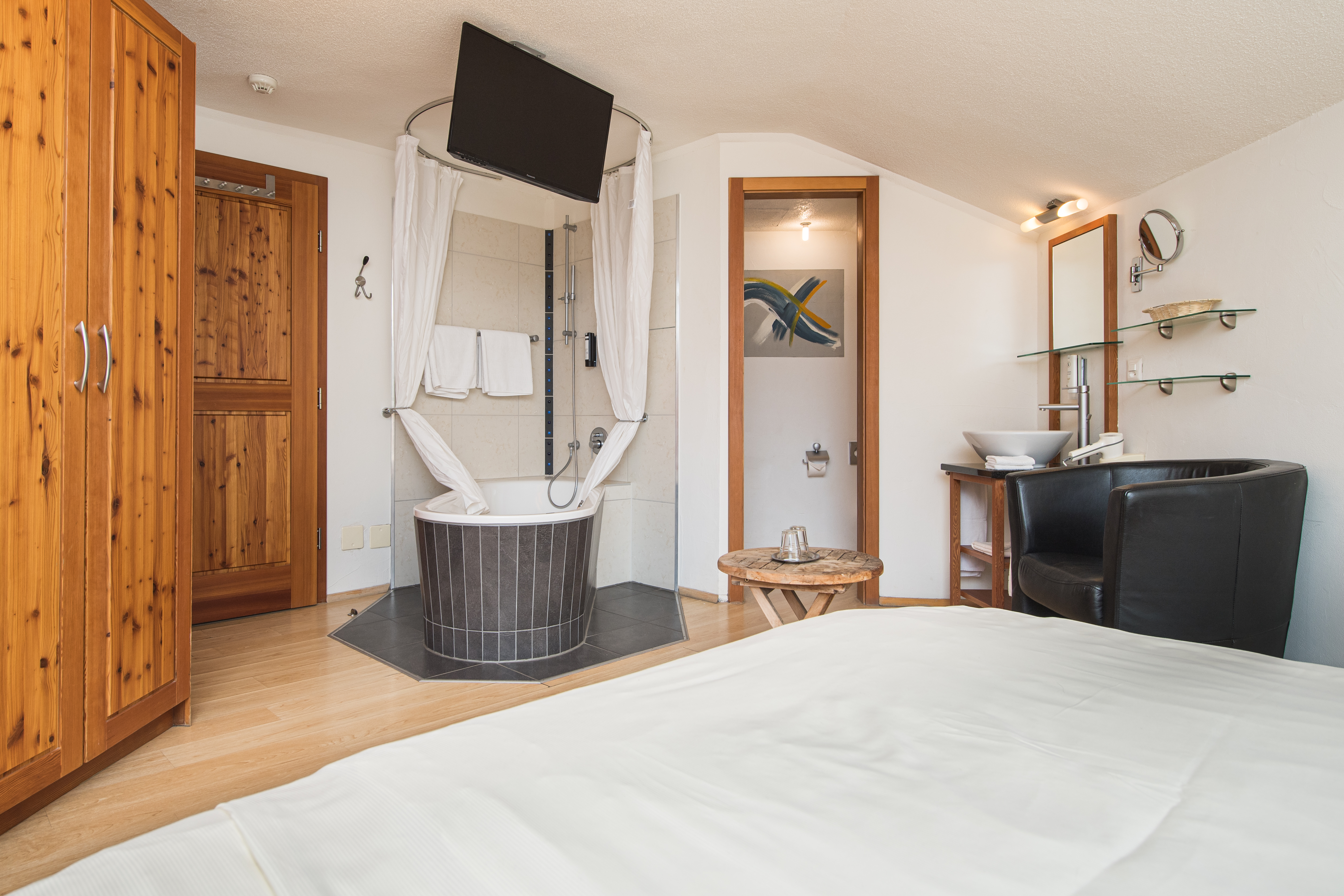 Rising Sun Hotel – image