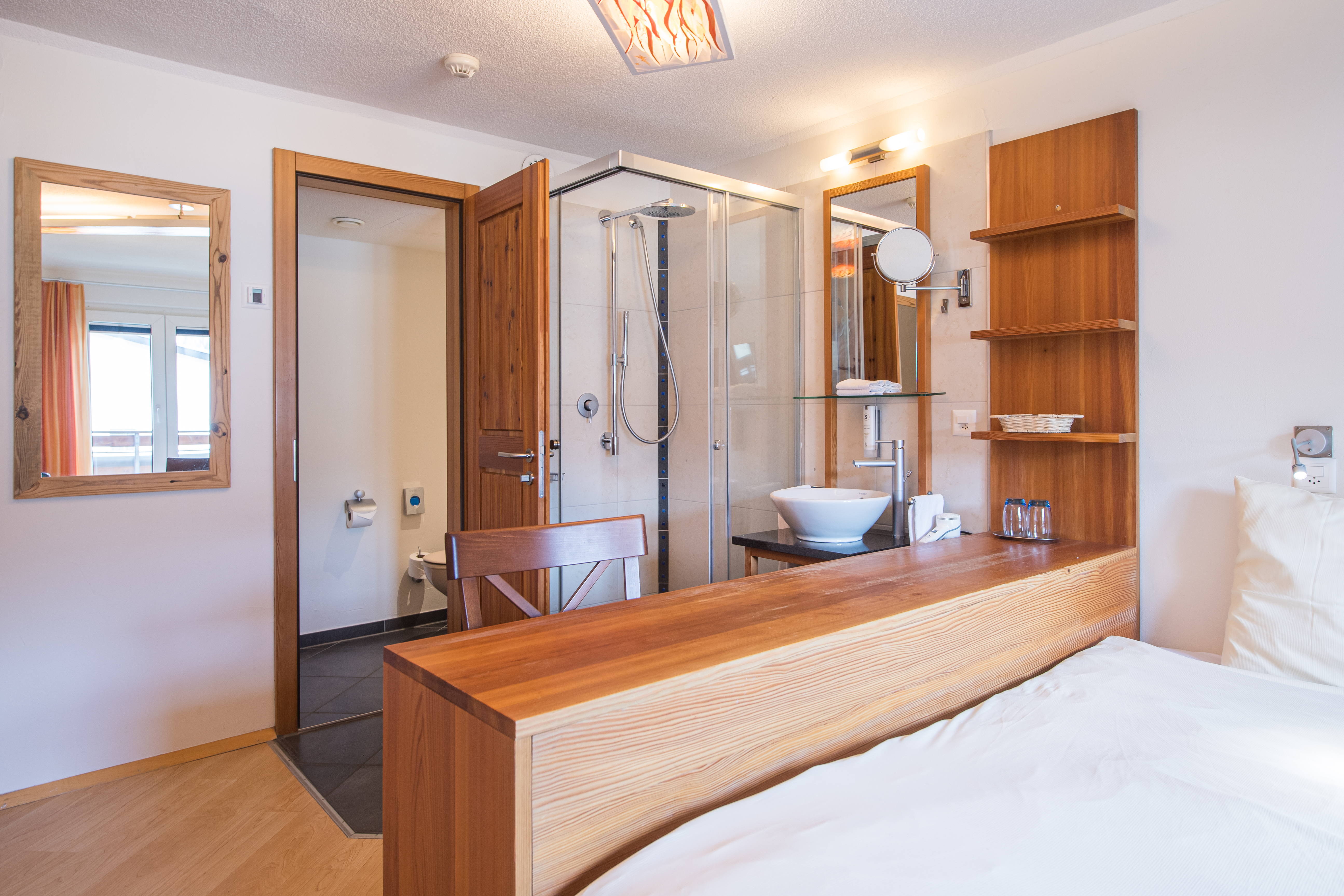 Rising Sun Hotel – image