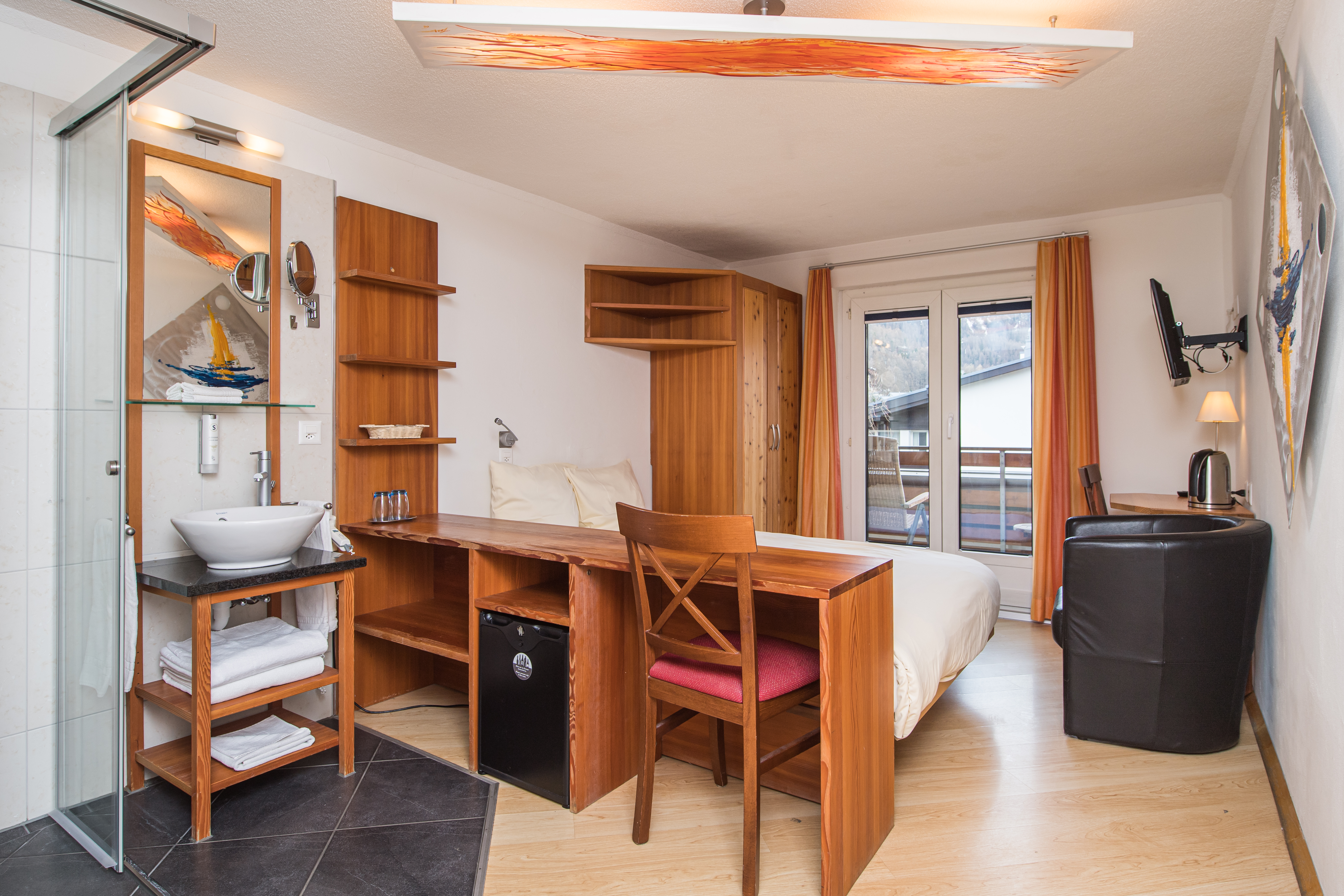 Rising Sun Hotel – image