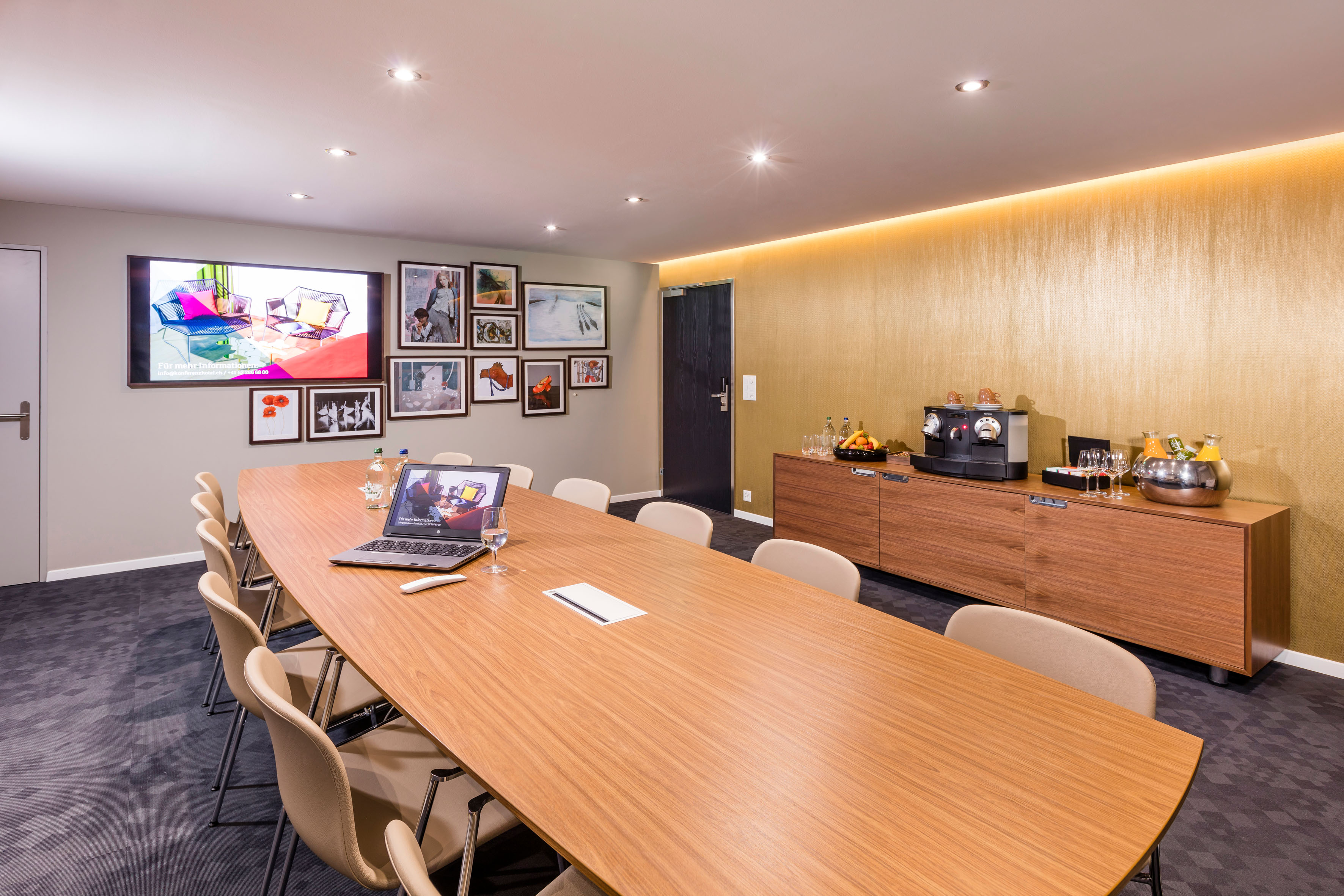18-05 Hotel Arte_Boardroom_01_klein.jpg