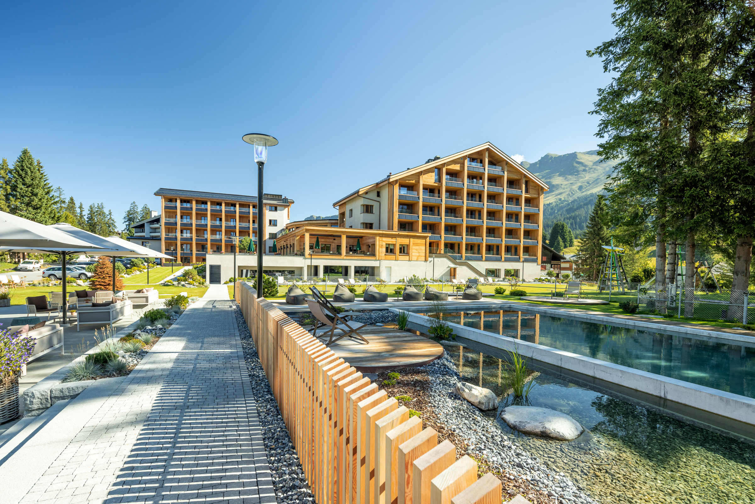 Hotel_Valbella-Resort_Arosa-Lenzerheide_Aussenansicht_Sommer_Shooting-2023_mittel_004.jpg