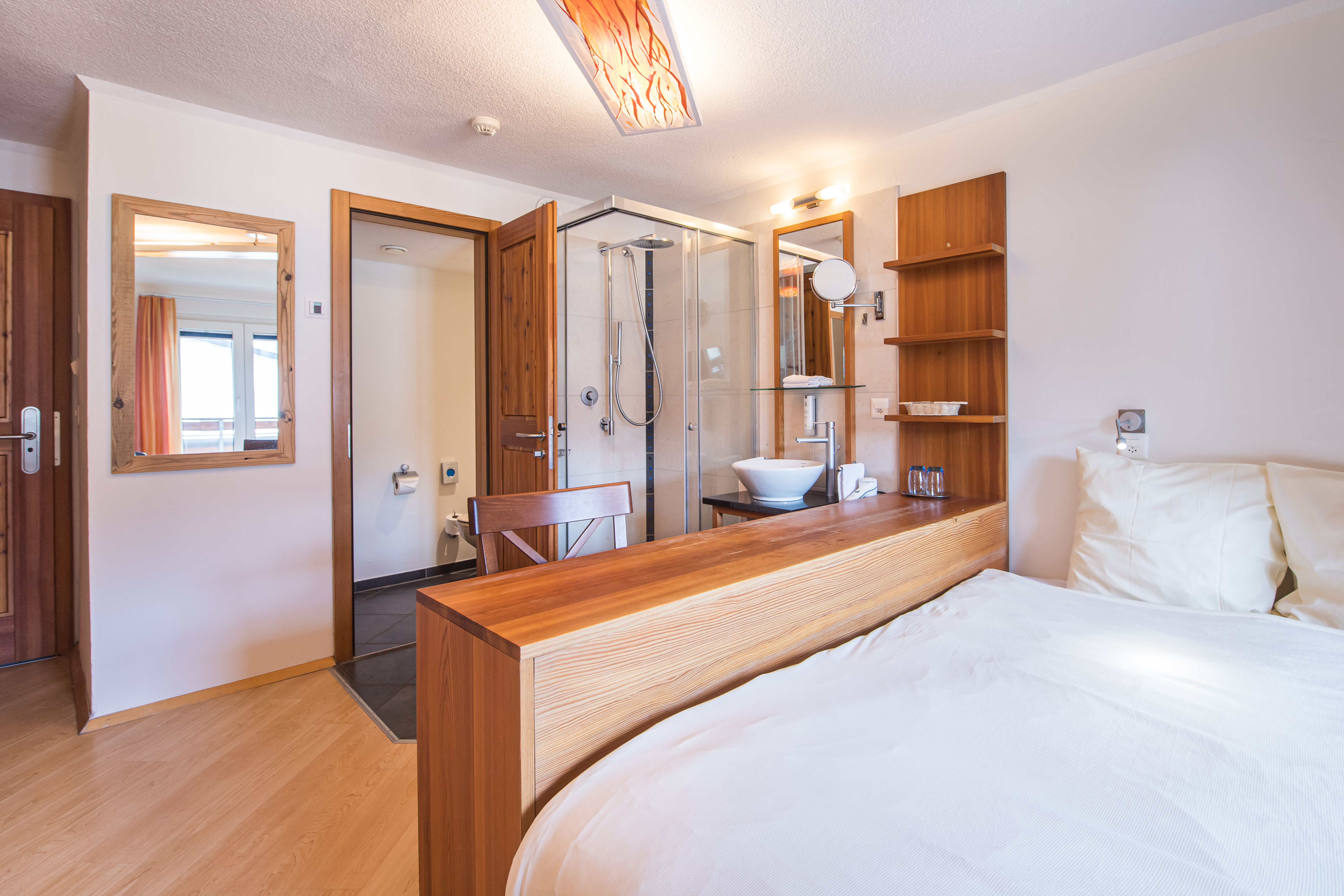 Rising Sun Hotel – image