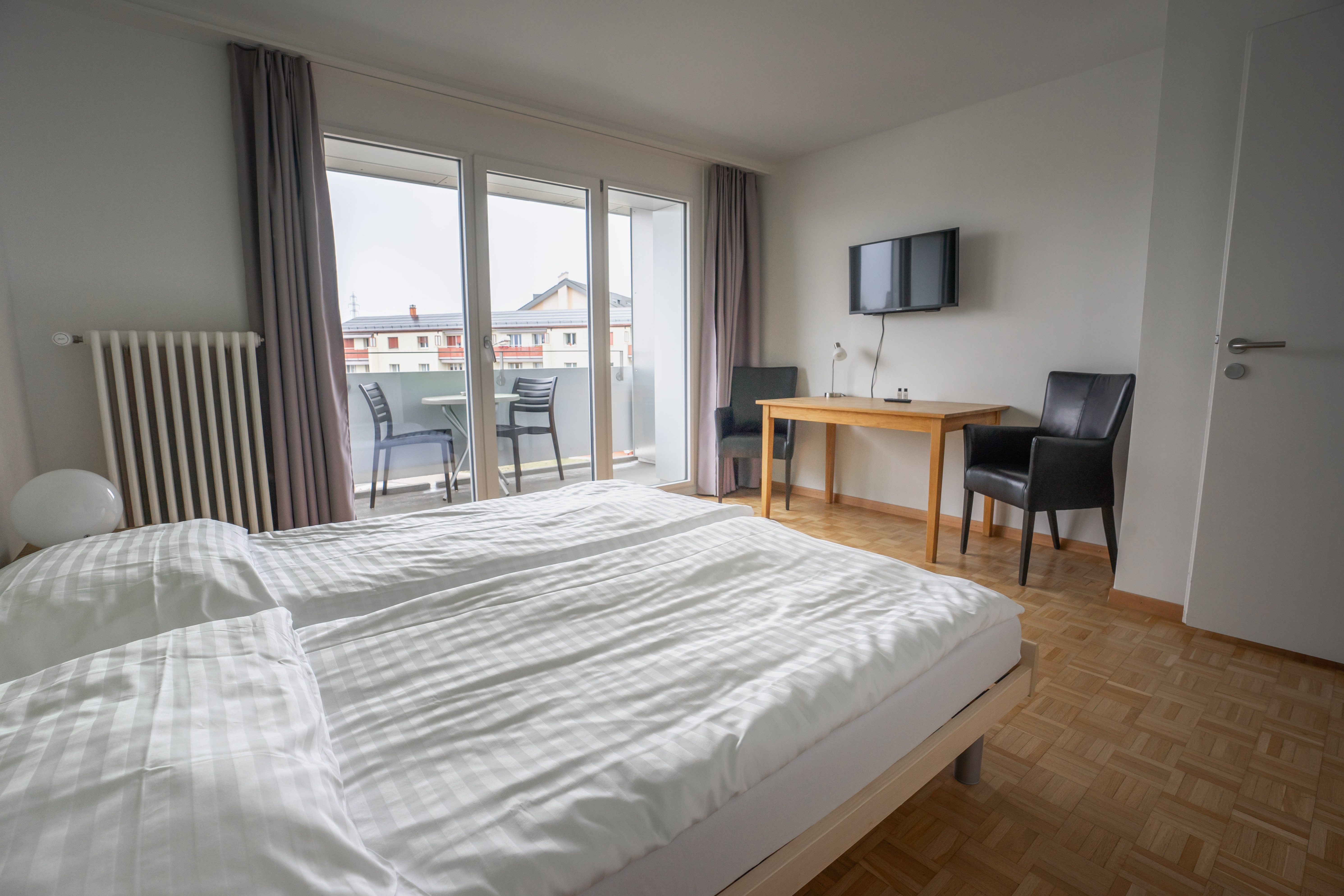 Nyon Hostel – image