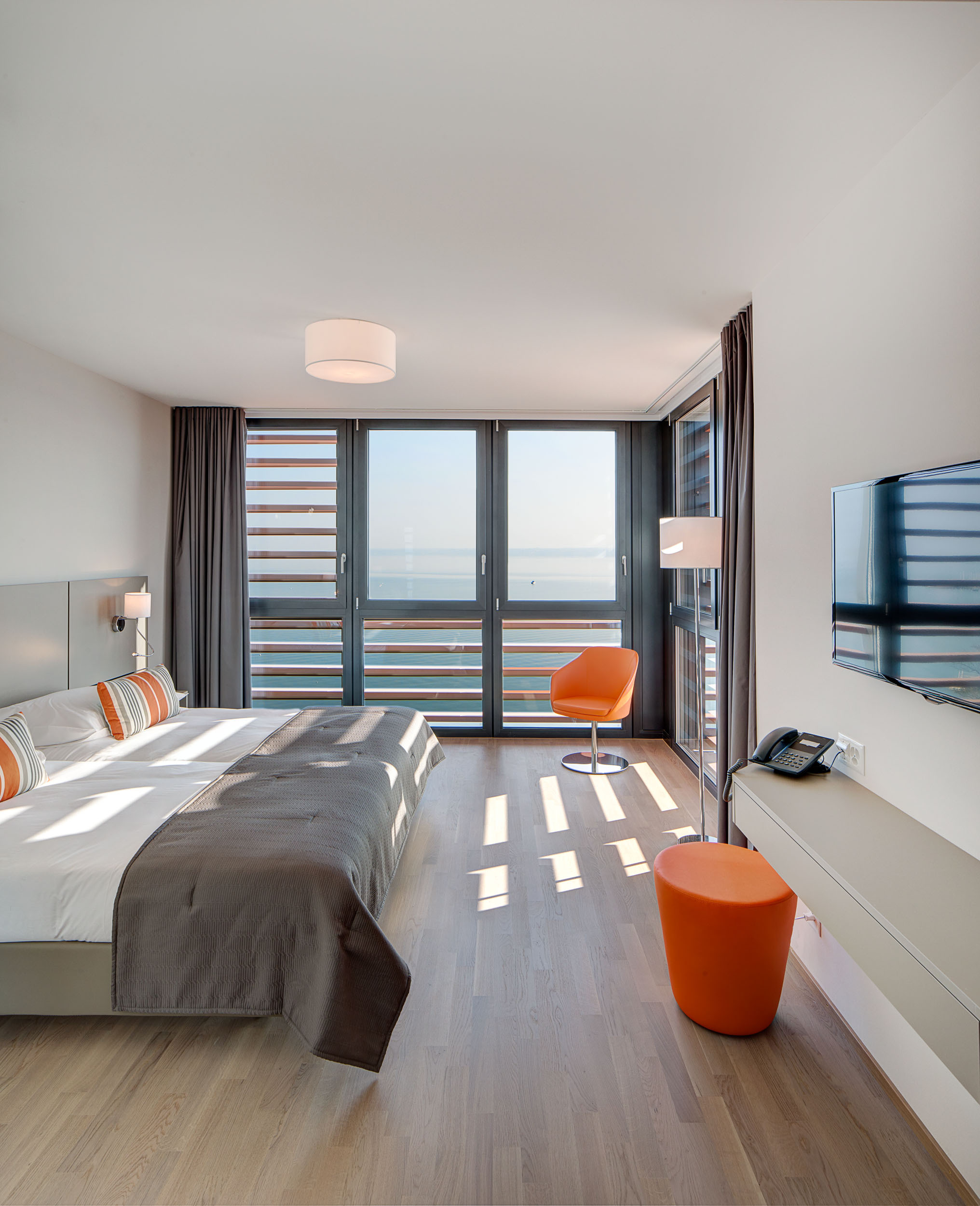 Lake Geneva Hotel – Bild