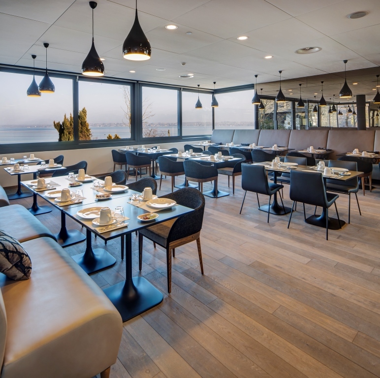 Lake Geneva Hotel – Bild