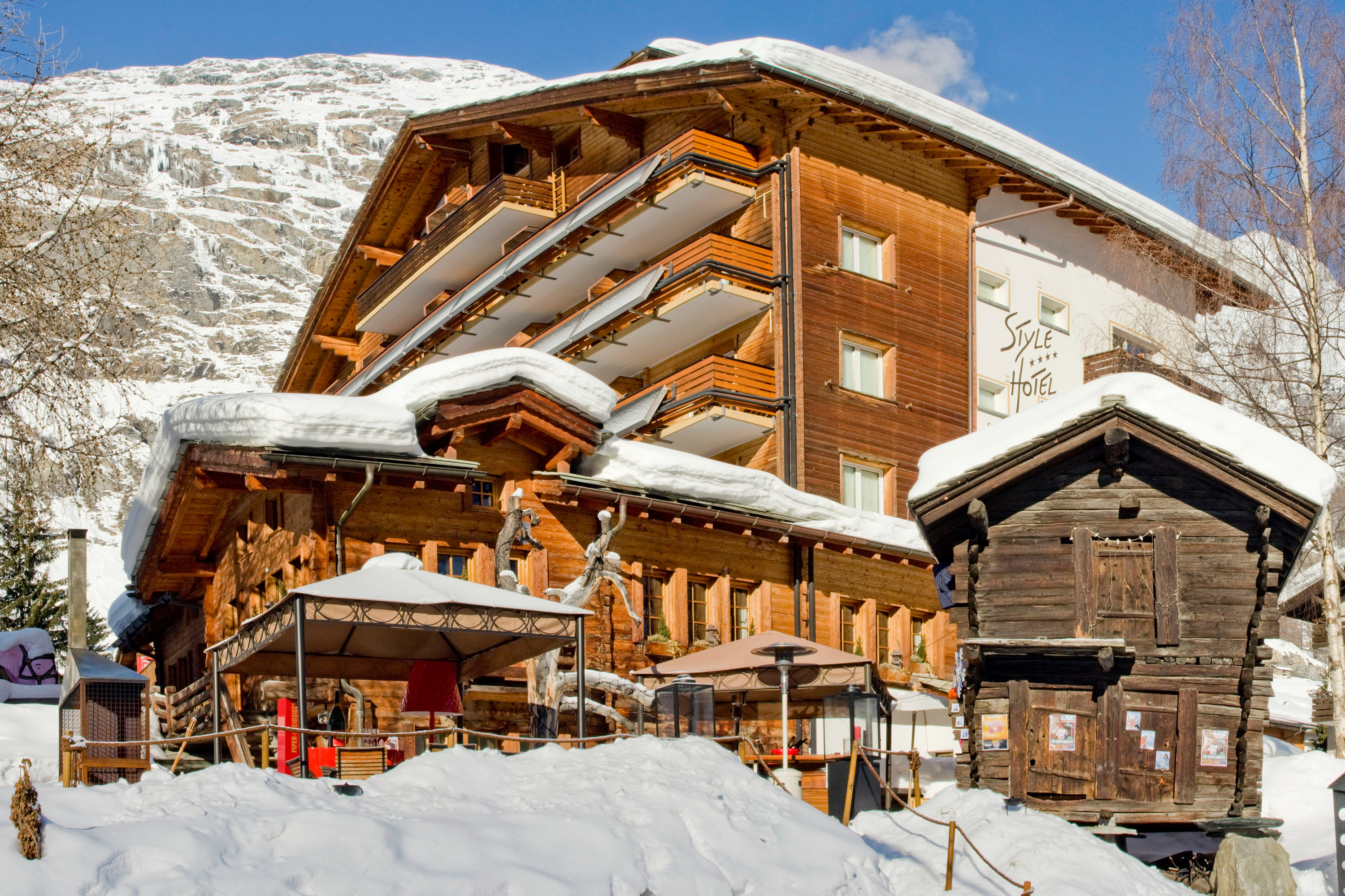 Rising Sun Hotel – image