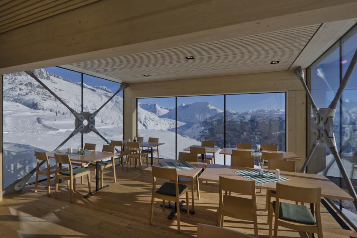 Panoramarestaurant mit Blick auf den Gletscher Panoramarestaurant mit Blick auf den Gletscher