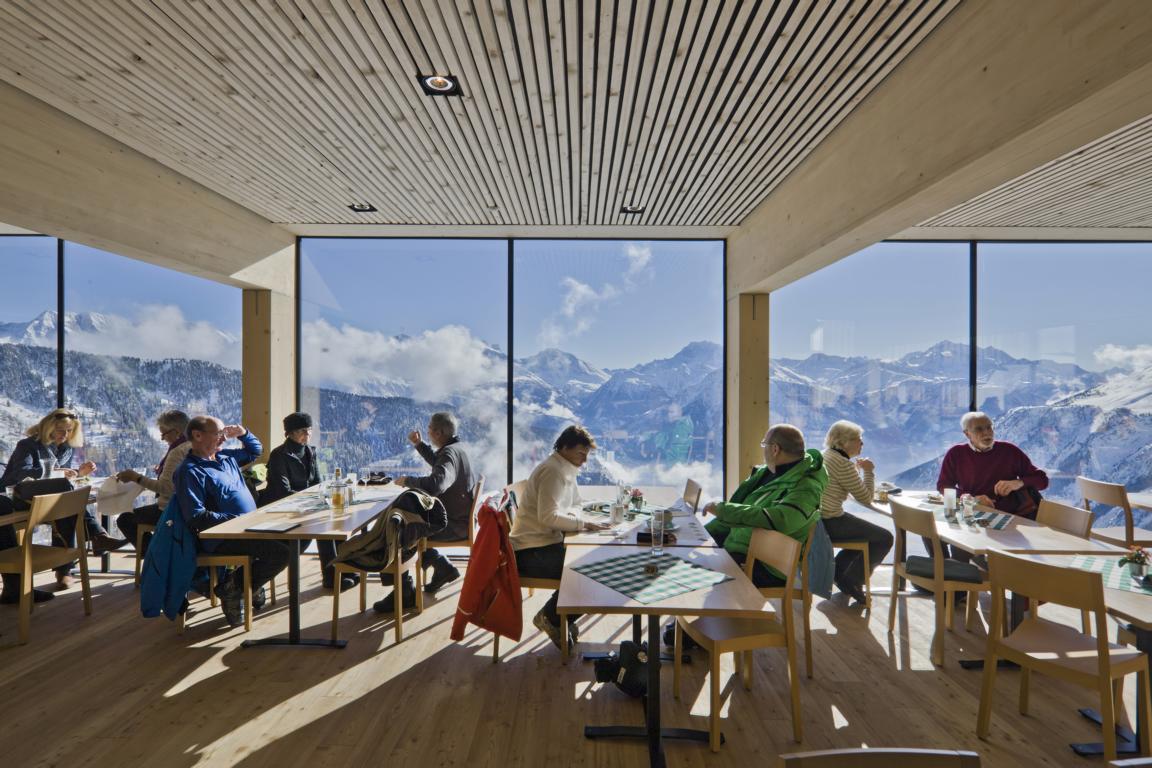 Blick ins Tag und bis zum Matterhorn Blick ins Tag und bis zum Matterhorn