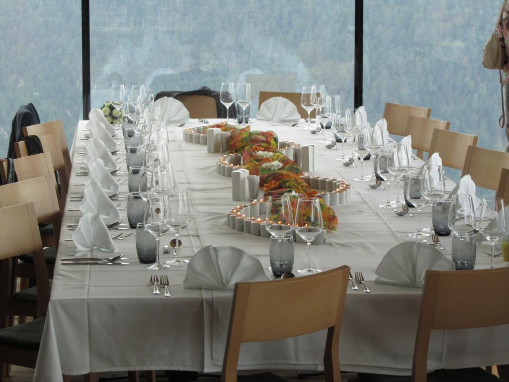 kleines Bankett mit Sicht auf den Gletscher kleines Bankett mit Sicht auf den Gletscher