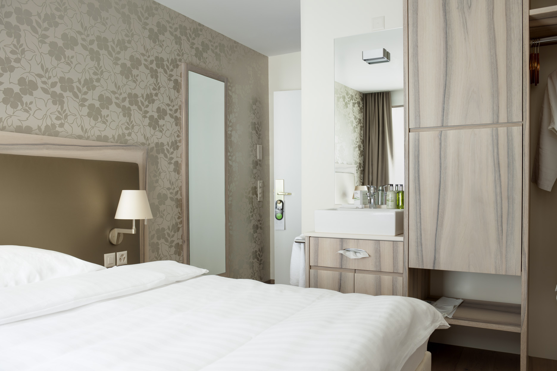 Bad CLASSIC Light Zimmer (inkl. Dusche) Bad CLASSIC Light Zimmer (inkl. Dusche)