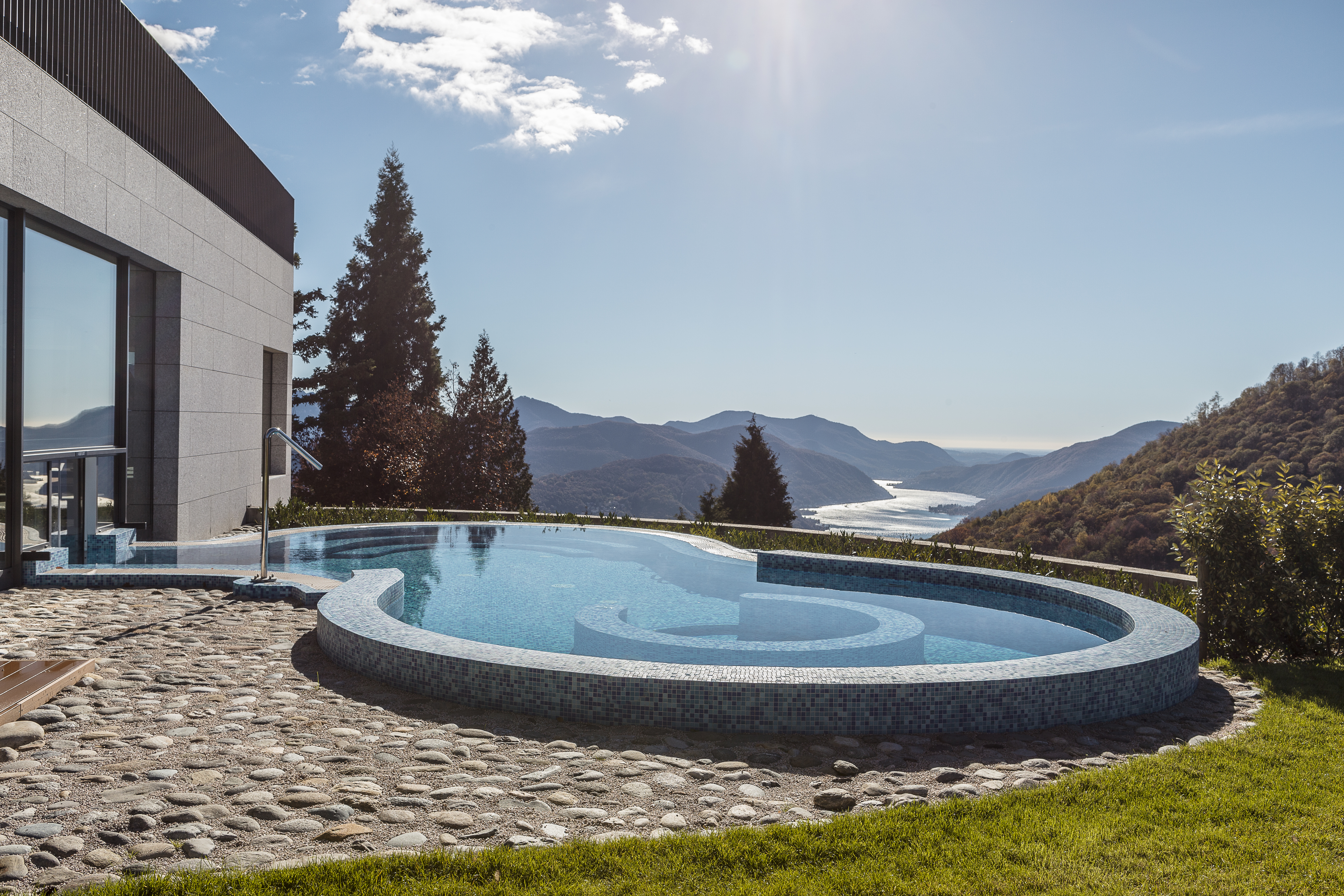 Innen- und Außenpool Innen- und Außenpool