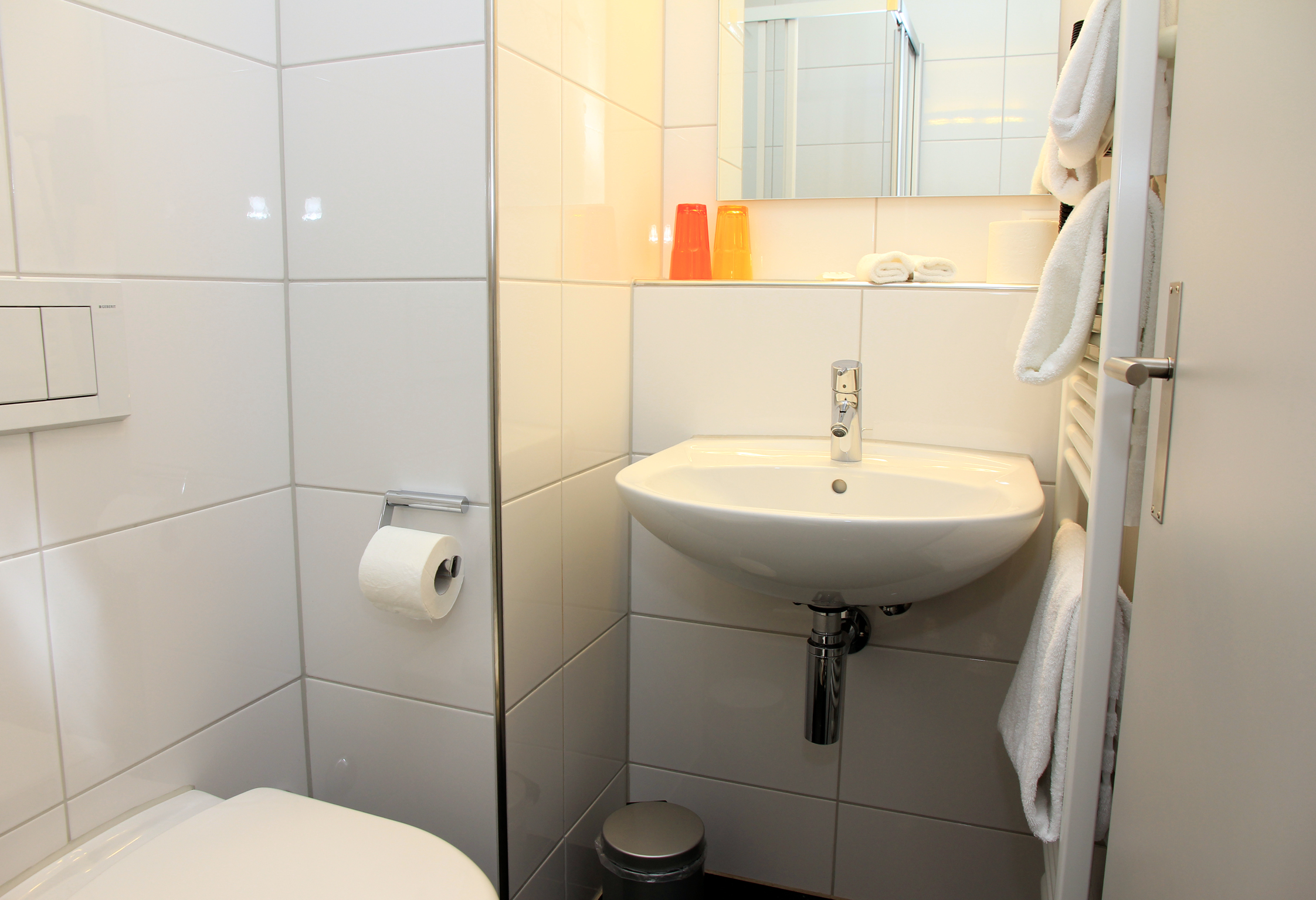 Badezimmer (WC, Dusche) Badezimmer (WC, Dusche)