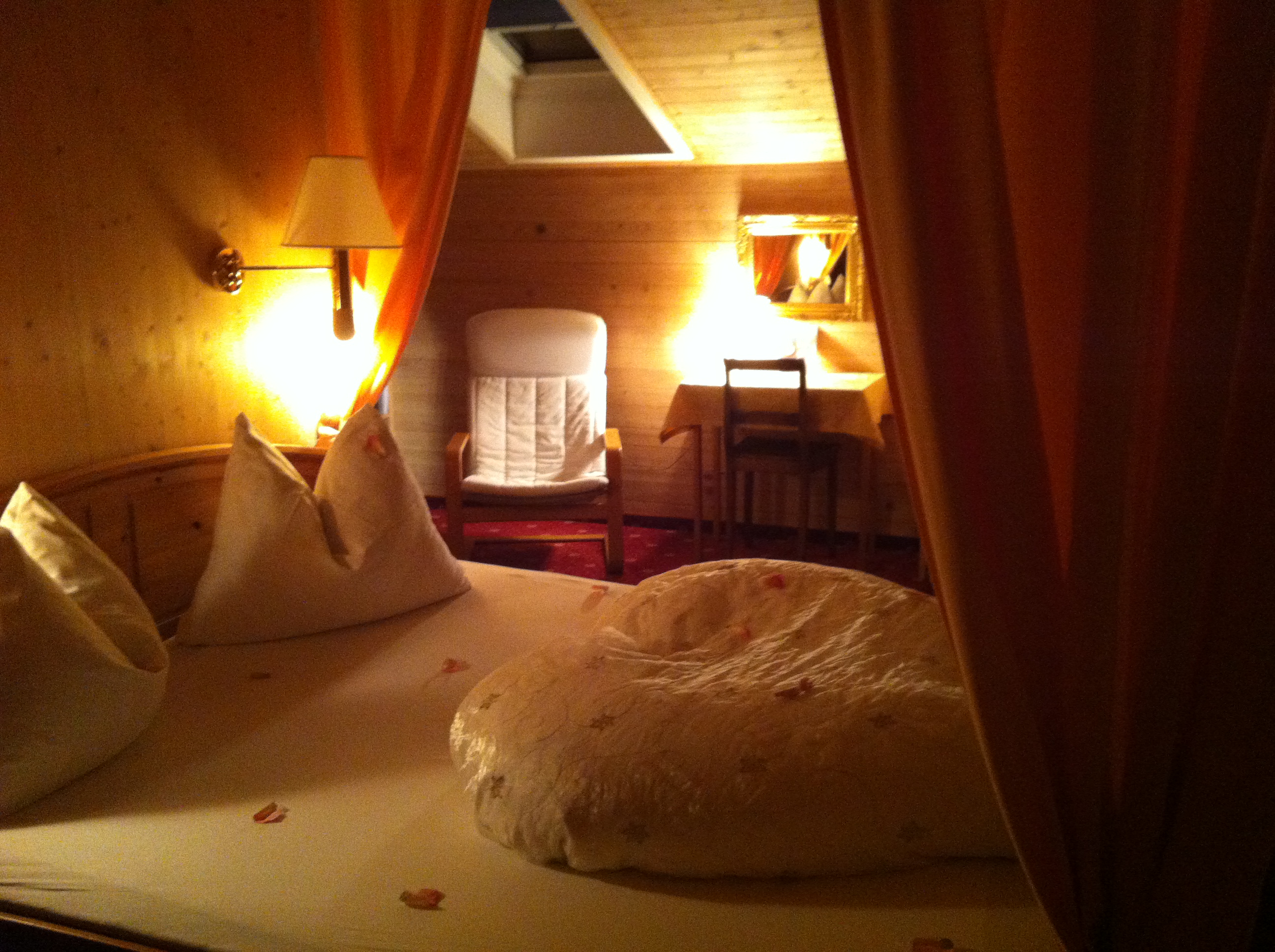 Hotel Bellevue – Traditional Swiss Hideaway – image