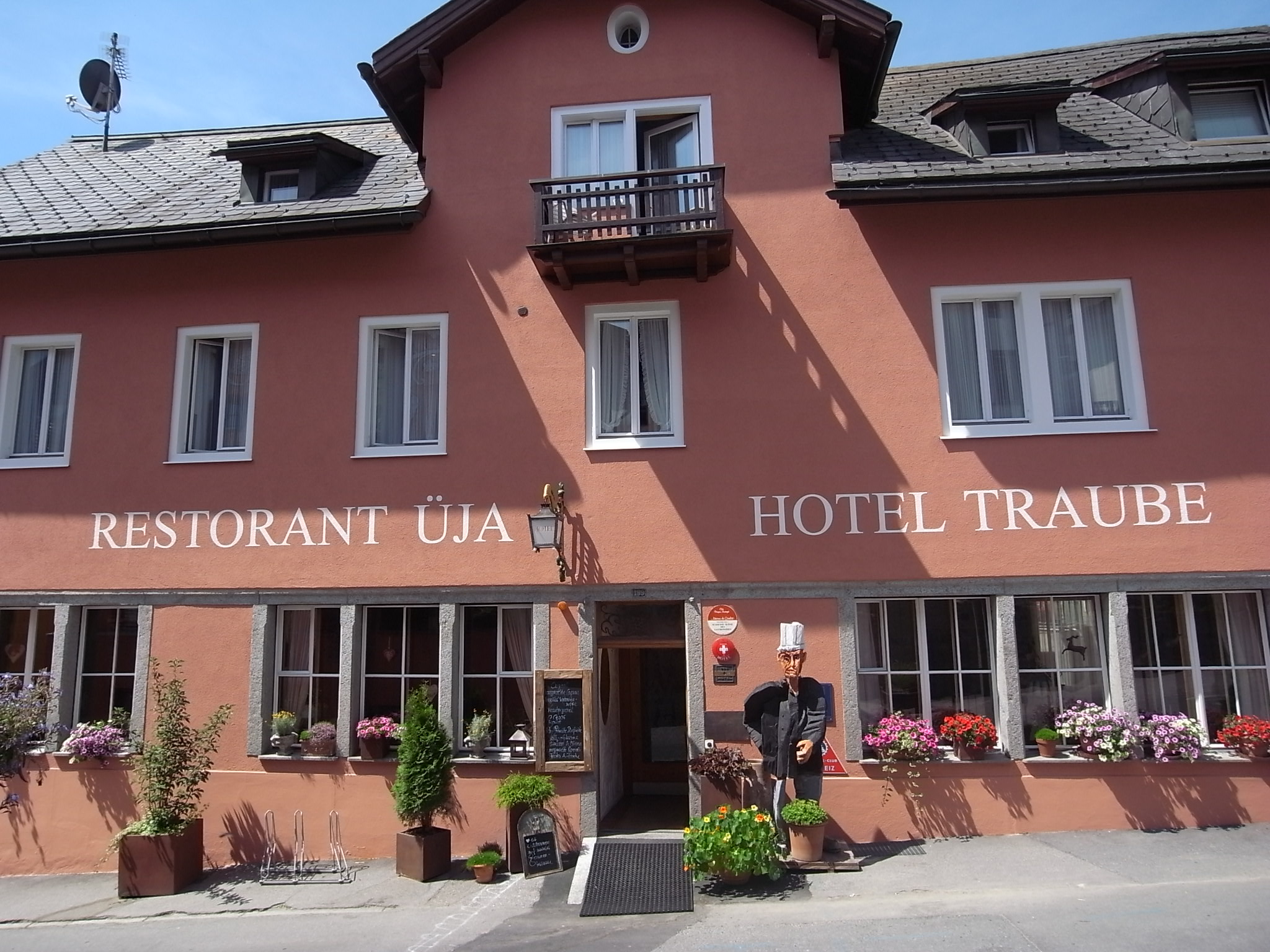 Hotel Traube Scuol Haupteingang Hotel Traube Scuol Haupteingang