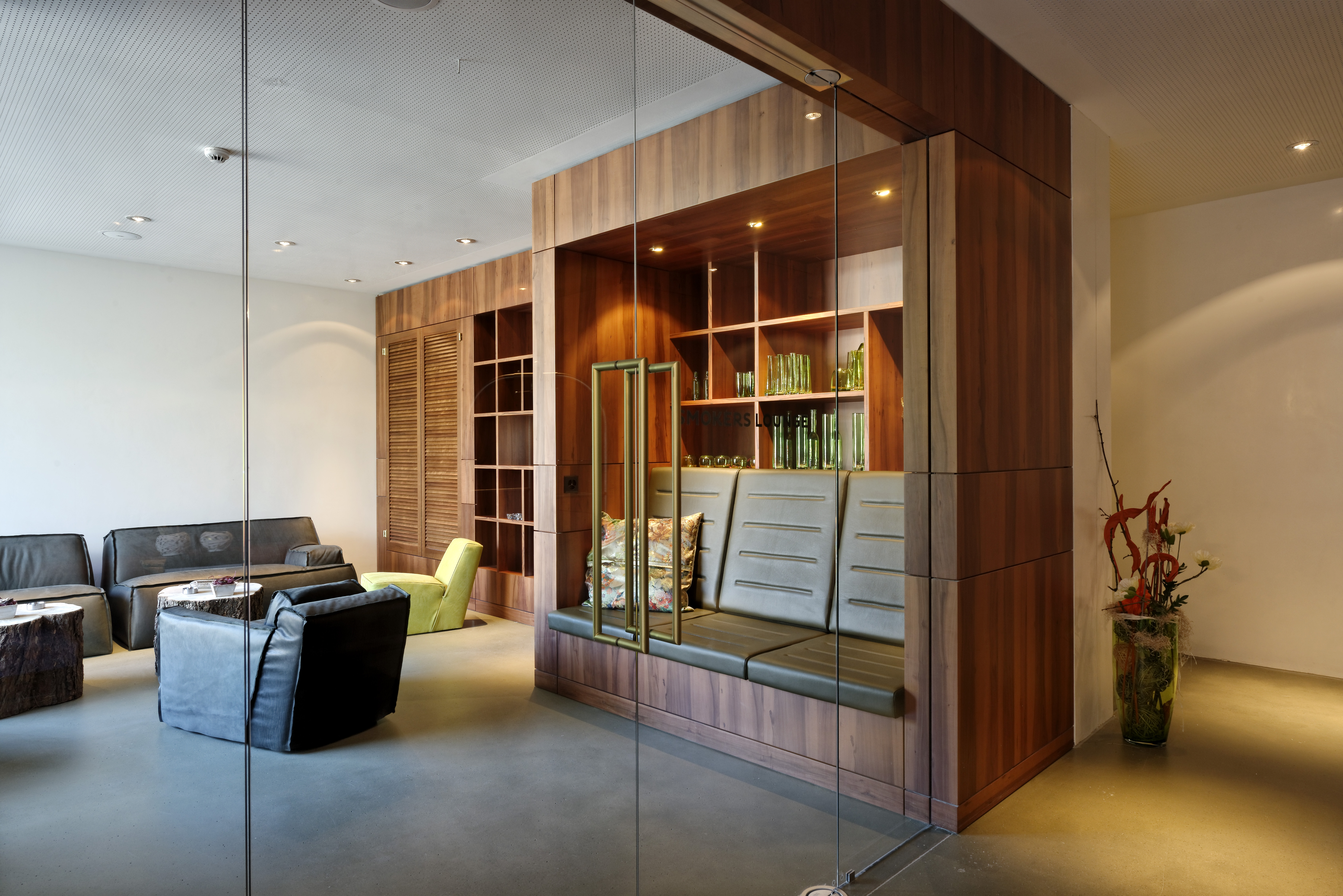 Smokers Lounge, Seer Smokers Lounge, Seer