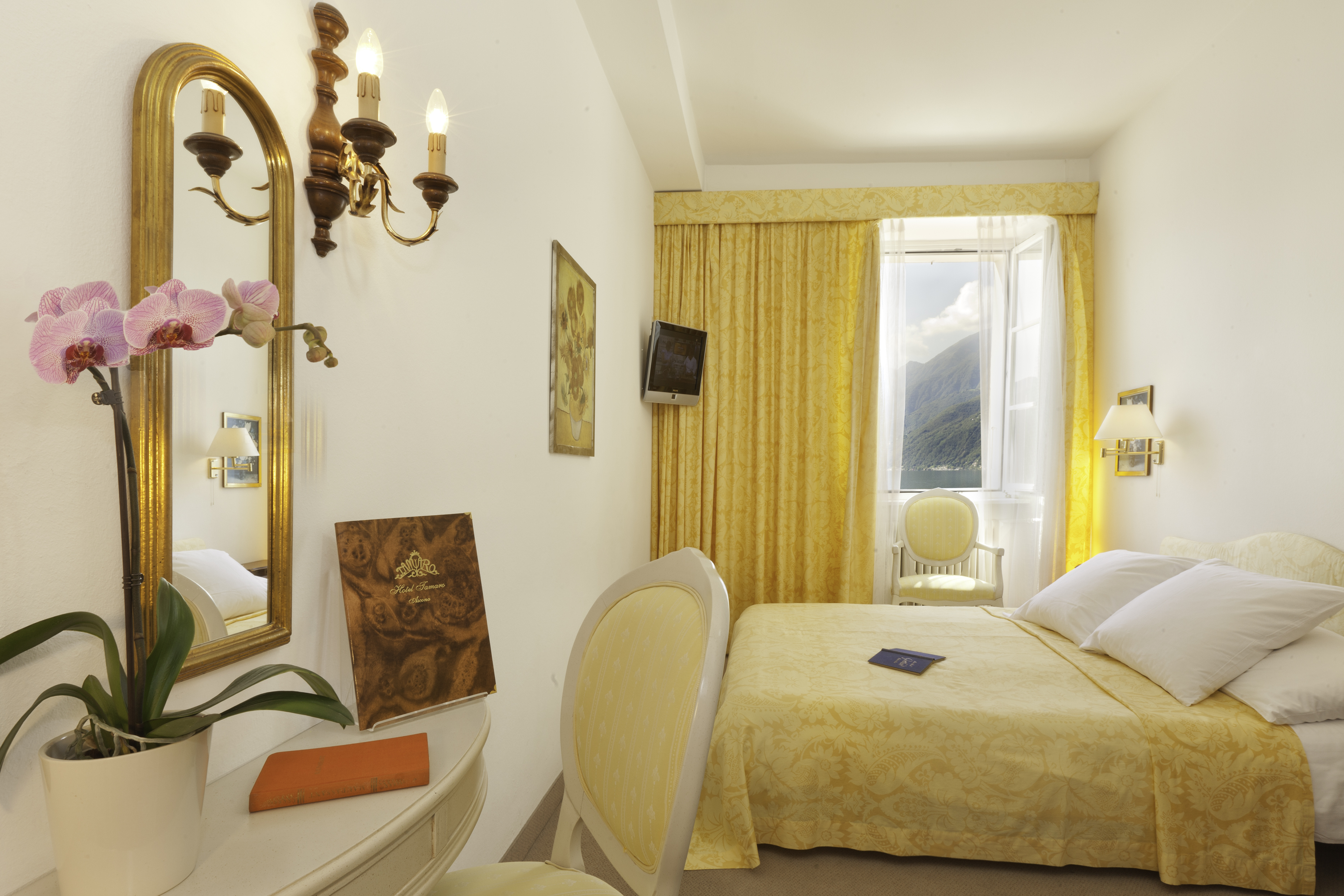 Single room with lake view Single room with lake view