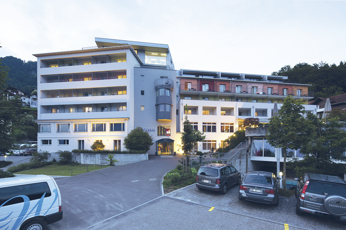 Aussenfront Abendstimmung Aussenfront Abendstimmung