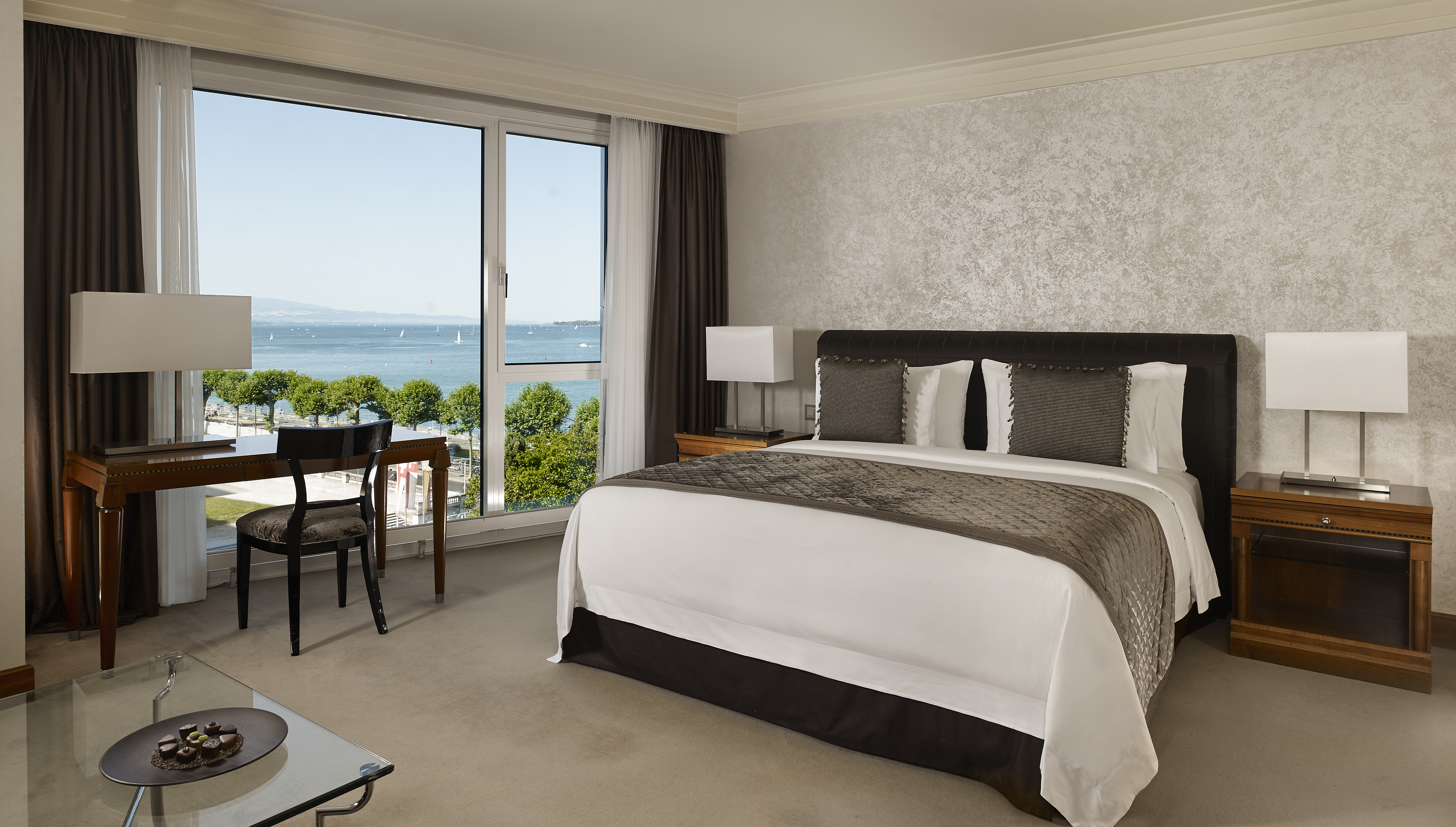 Business Corner Suite Lake View Business Corner Suite Lake View