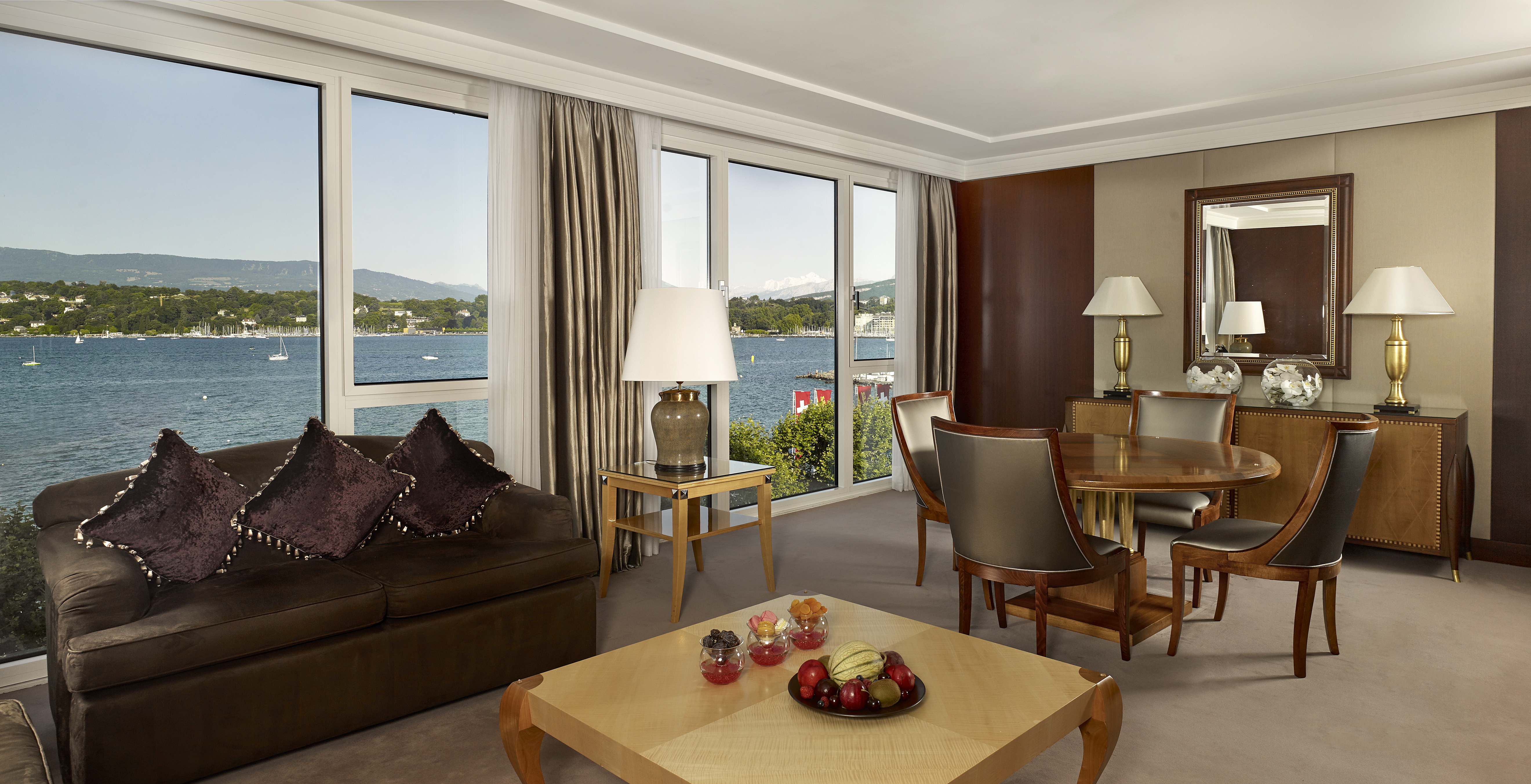 Crown Suite Lake View living room Crown Suite Lake View living room