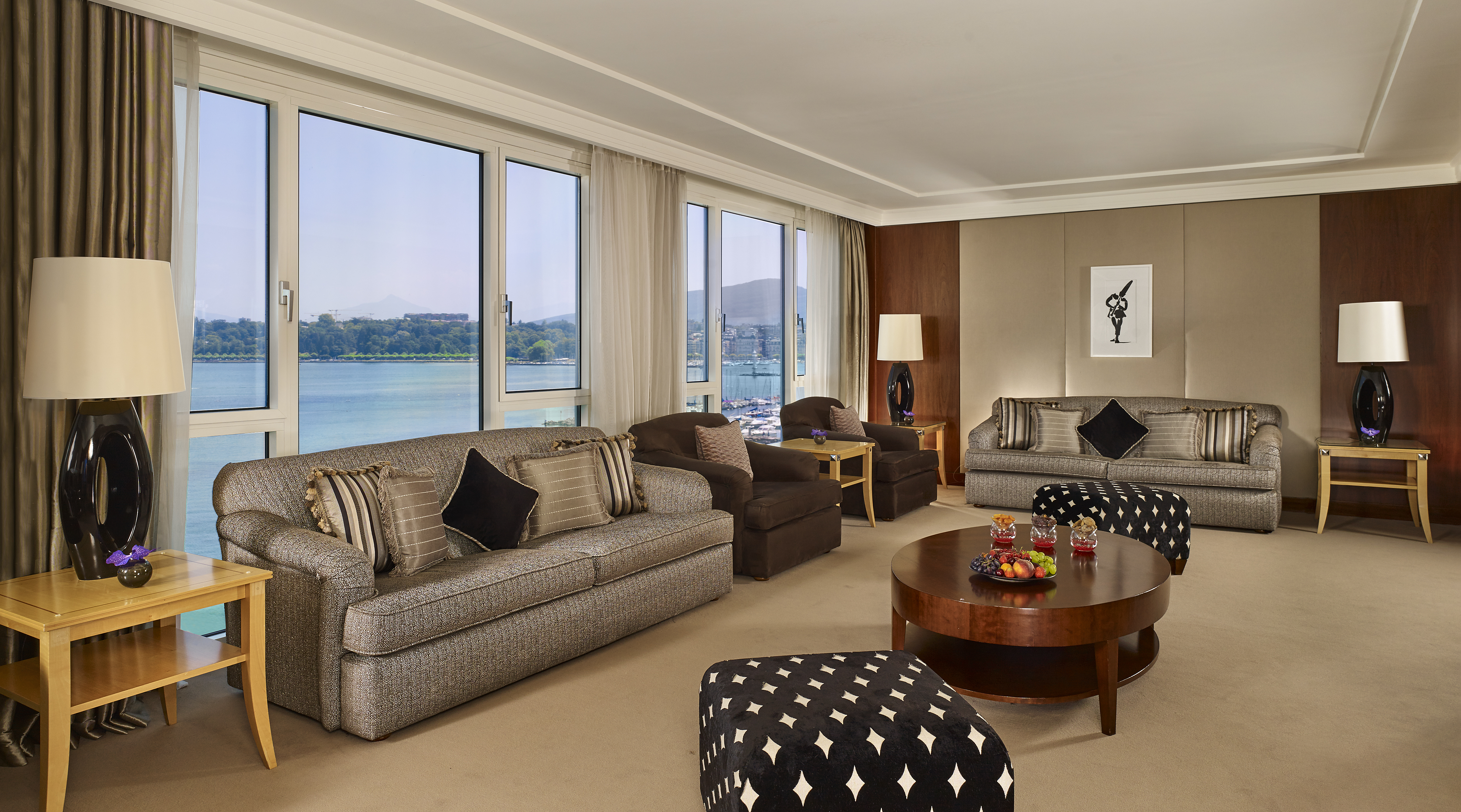 Presidential Suite Lake View living room Presidential Suite Lake View living room