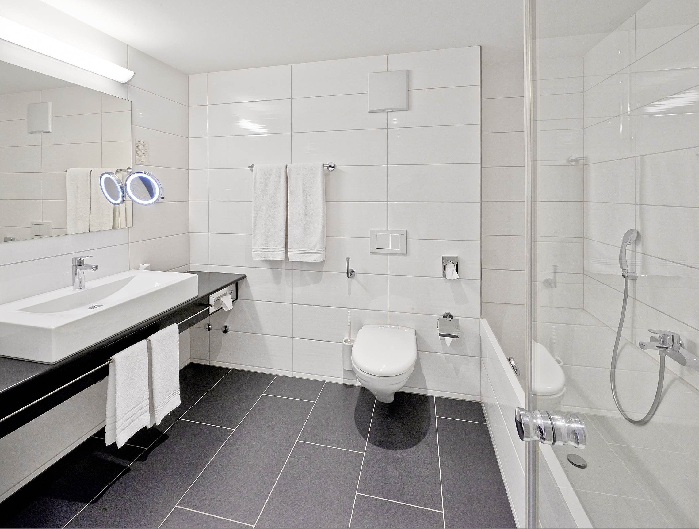 Badezimmer mit Bad Badezimmer mit Bad