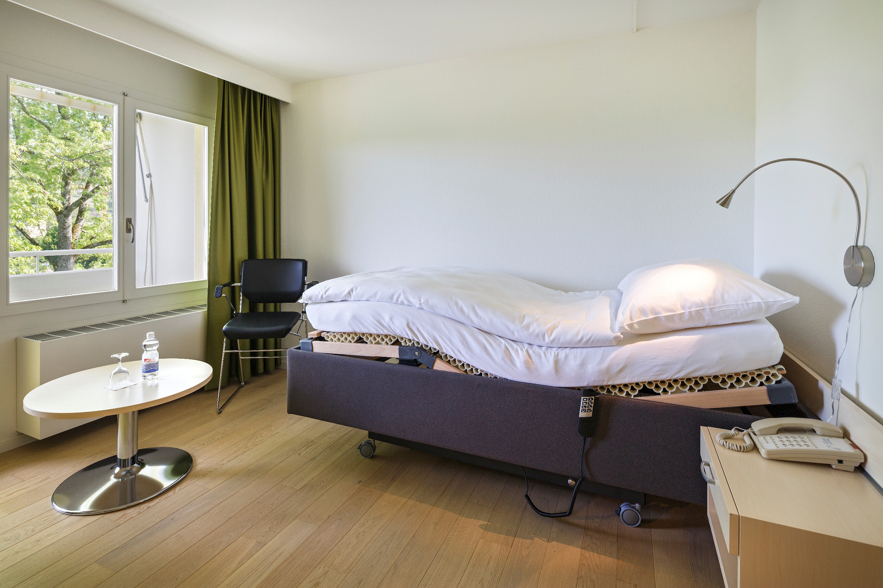 Einzelzimmer E-Bett Einzelzimmer E-Bett