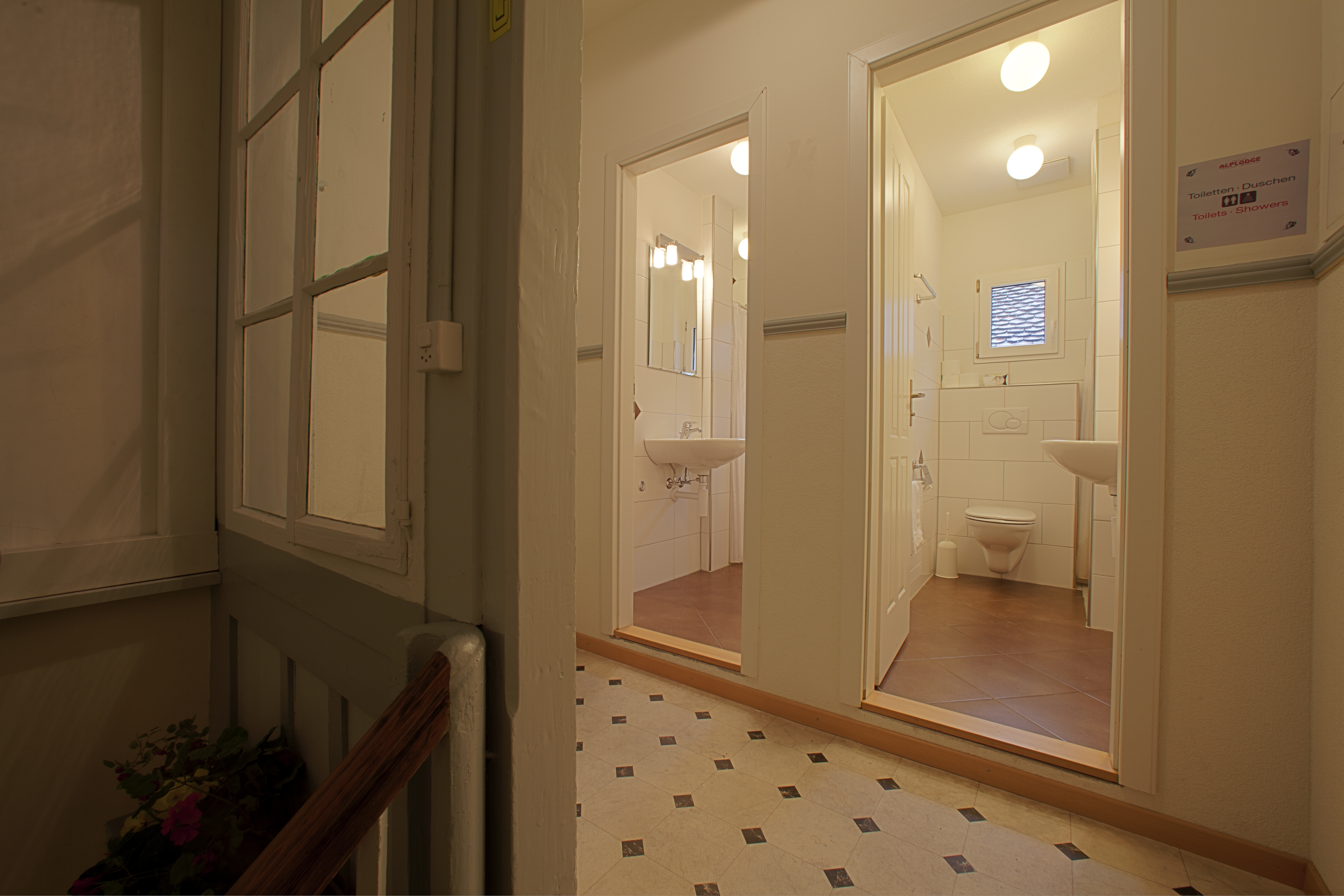 Etage WC und Dusche Etage WC und Dusche