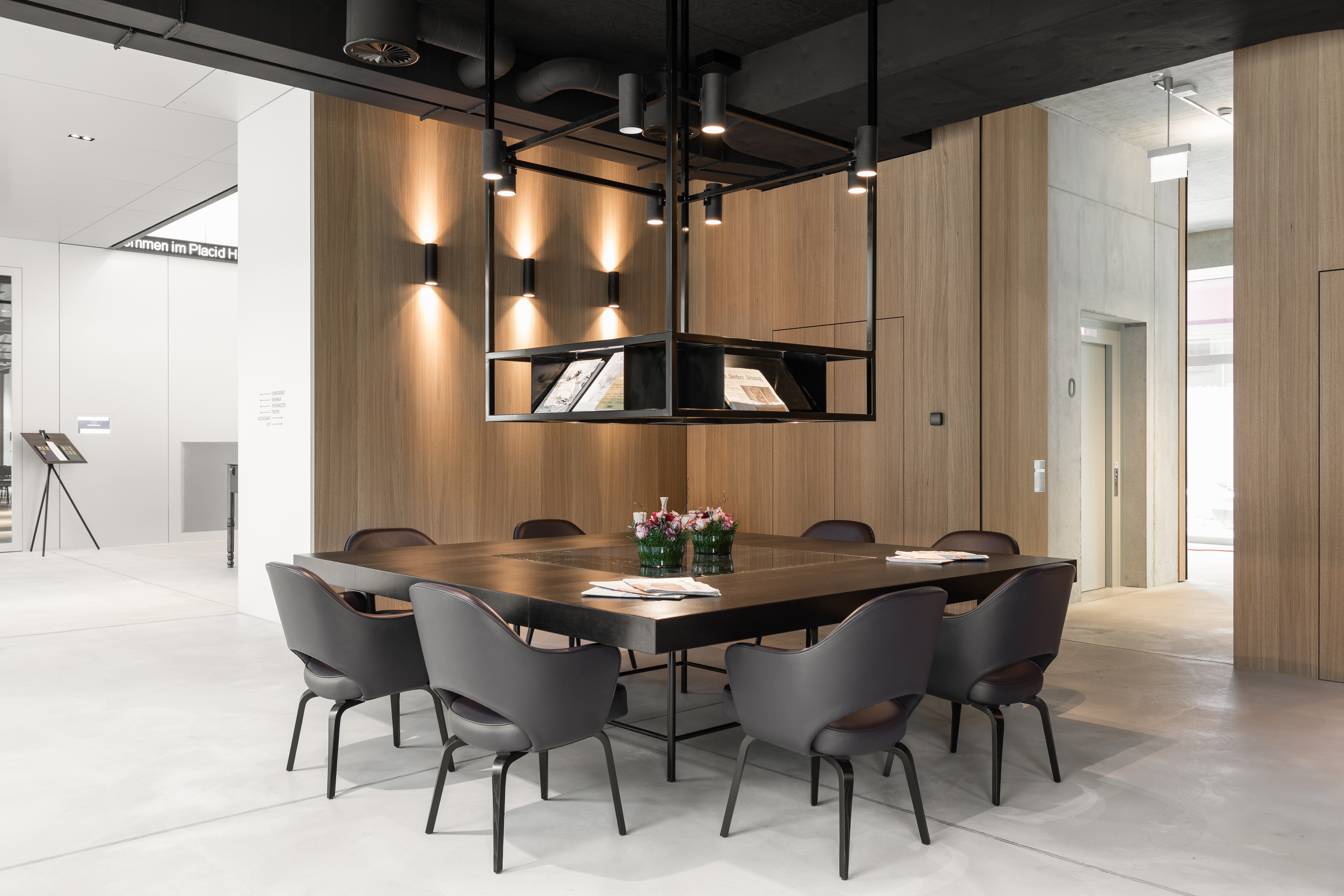 Lobby grosser Tisch Lobby grosser Tisch