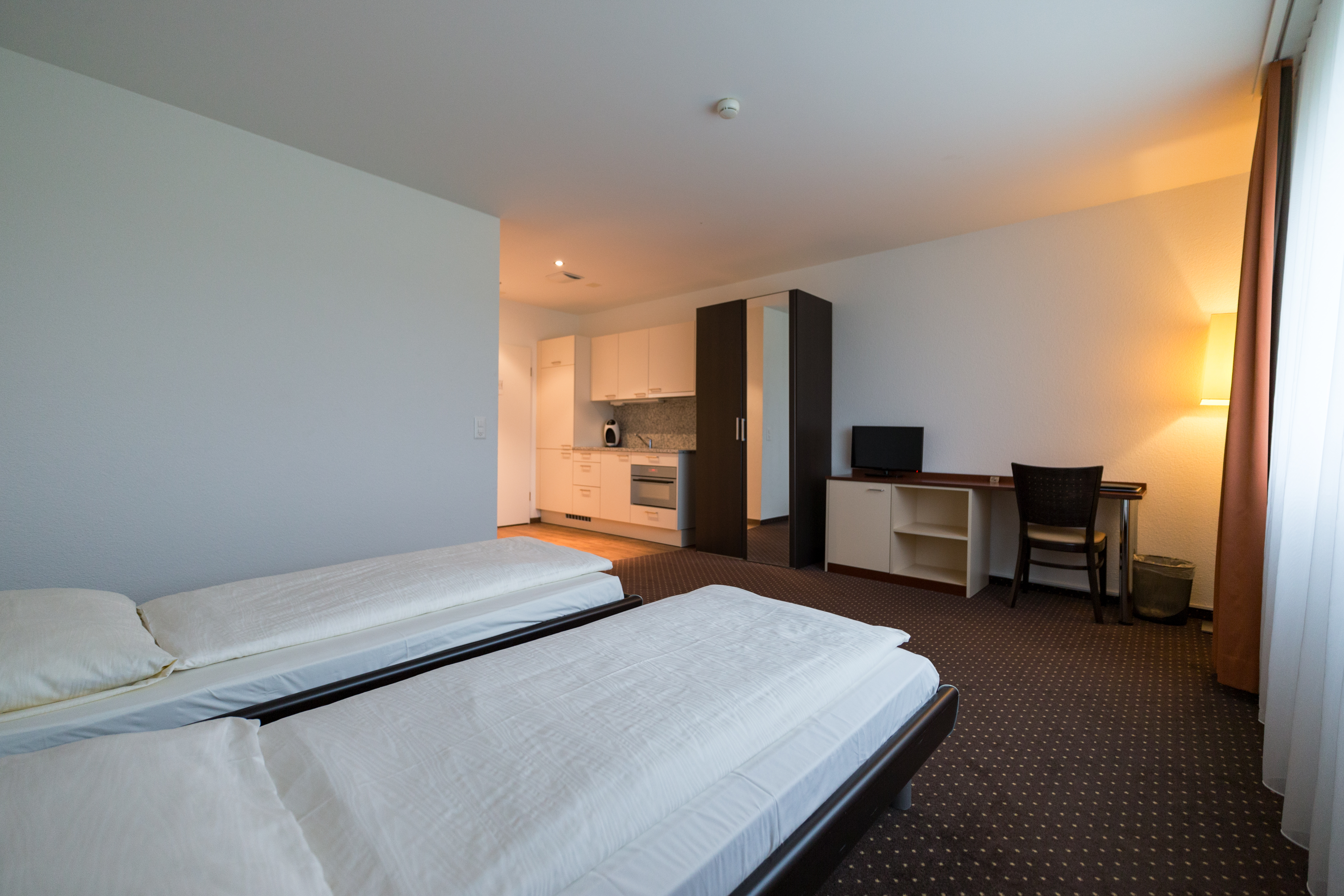 Zweibett-Zimmer mit Kochnische Zweibett-Zimmer mit Kochnische