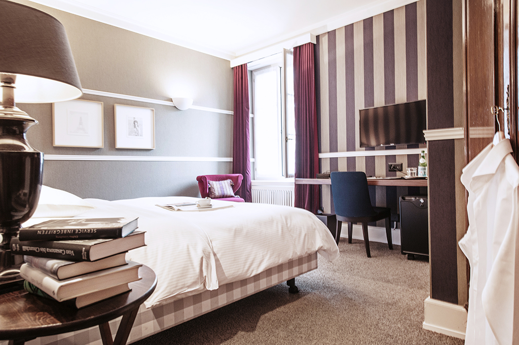 Double Room Double Room