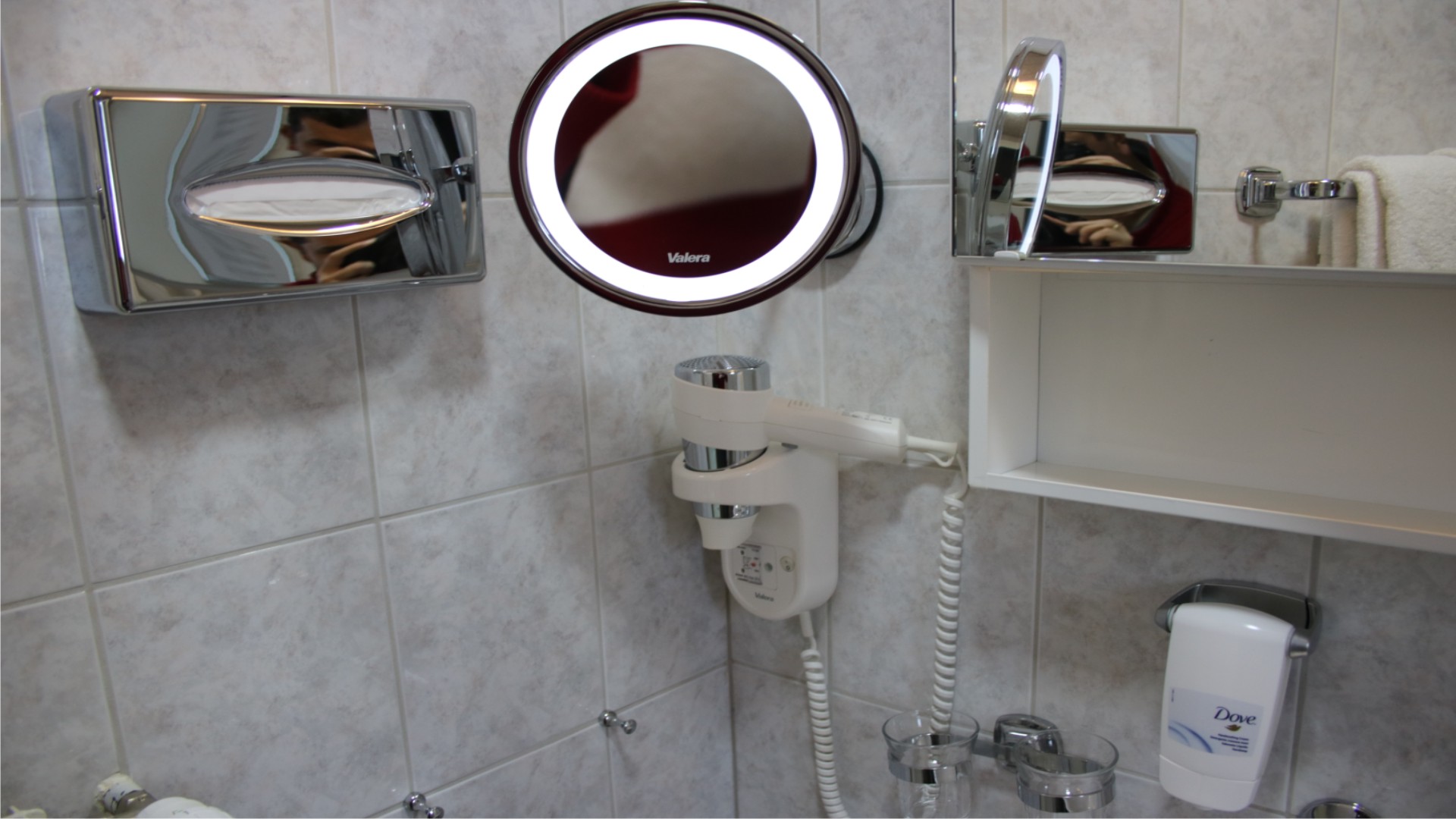 Badzimmerausstattung Badzimmerausstattung