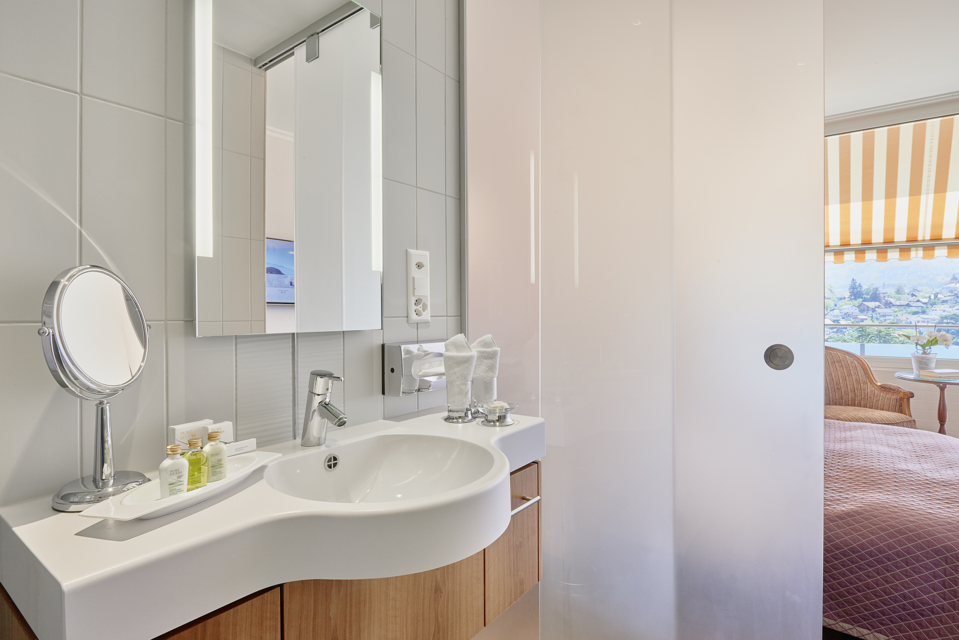 Hotel Eden Spiez - Komfortzimmer, Badezimmer Hotel Eden Spiez - Komfortzimmer, Badezimmer