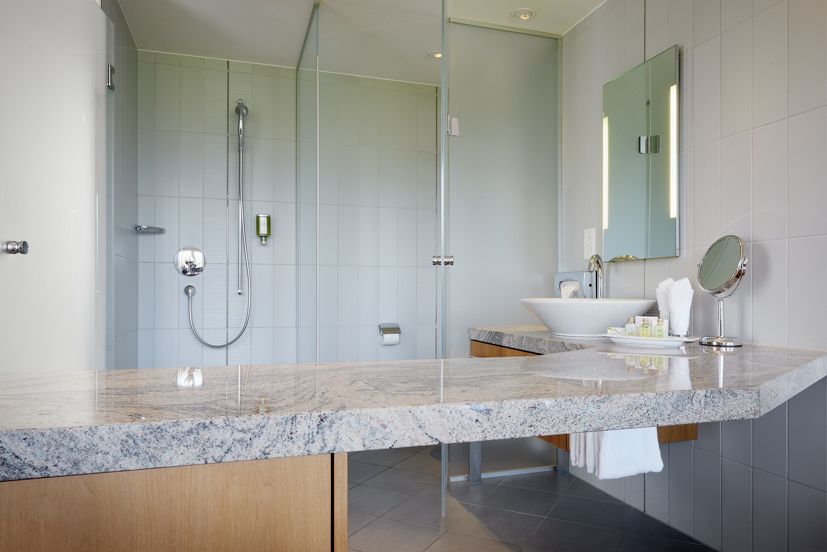 Hotel Eden Spiez - Superior Doppelzimmer, Badezimmer Hotel Eden Spiez - Superior Doppelzimmer, Badezimmer