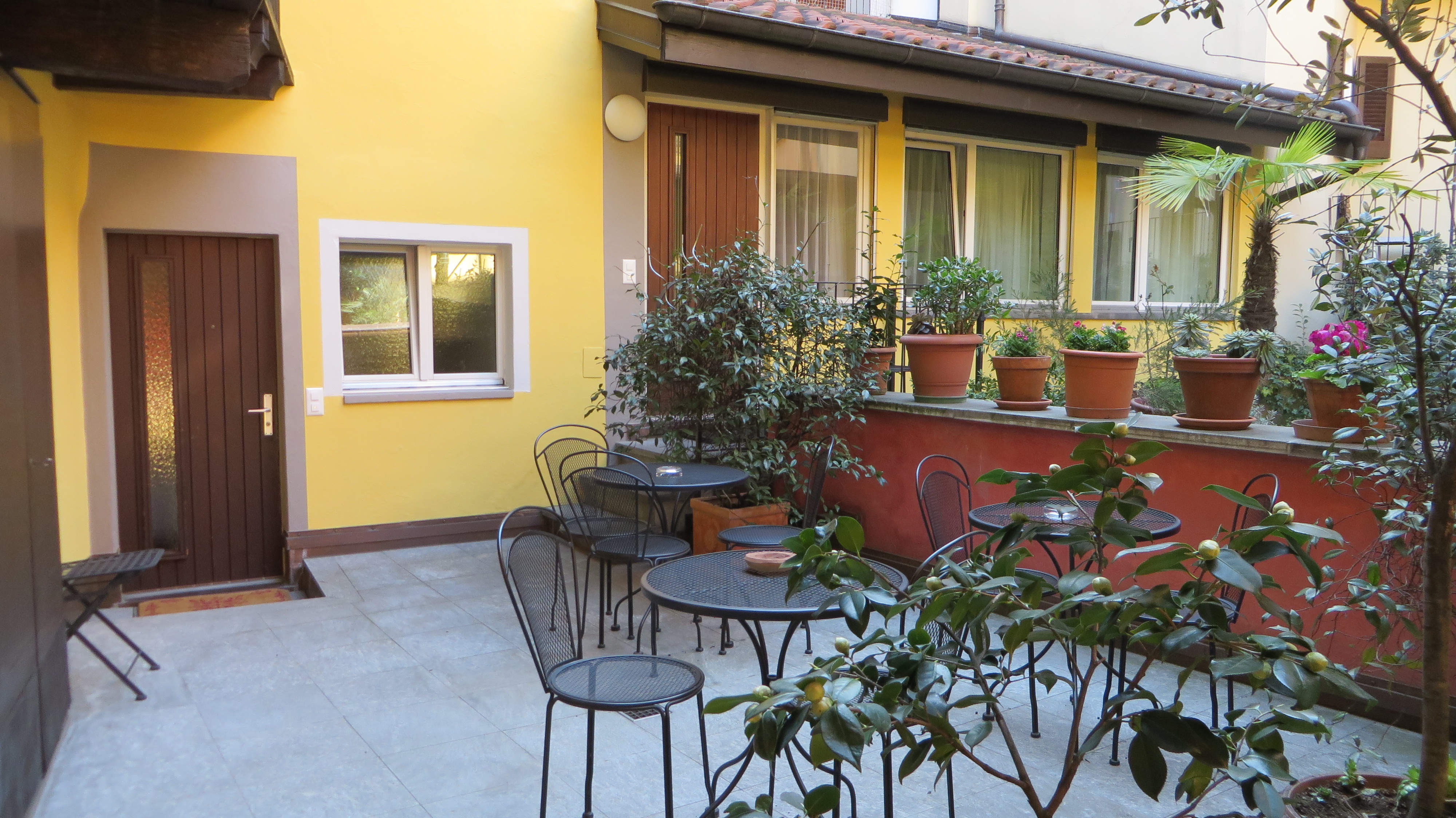 Court yard - patio Court yard - patio