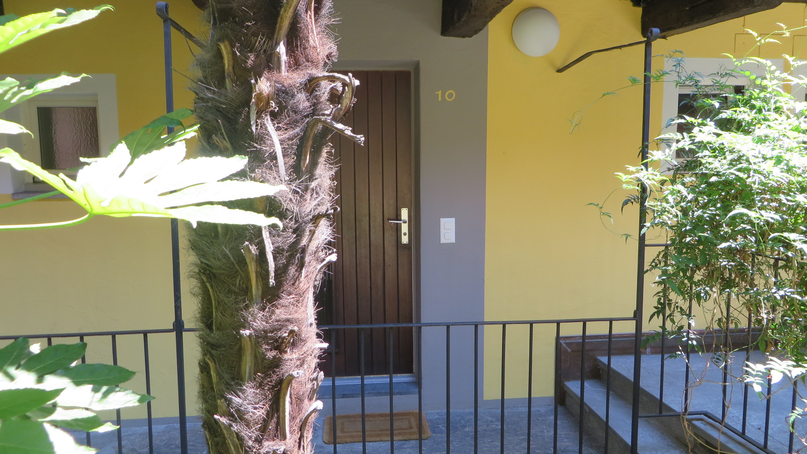 entrance apartment No 10 entrance apartment No 10