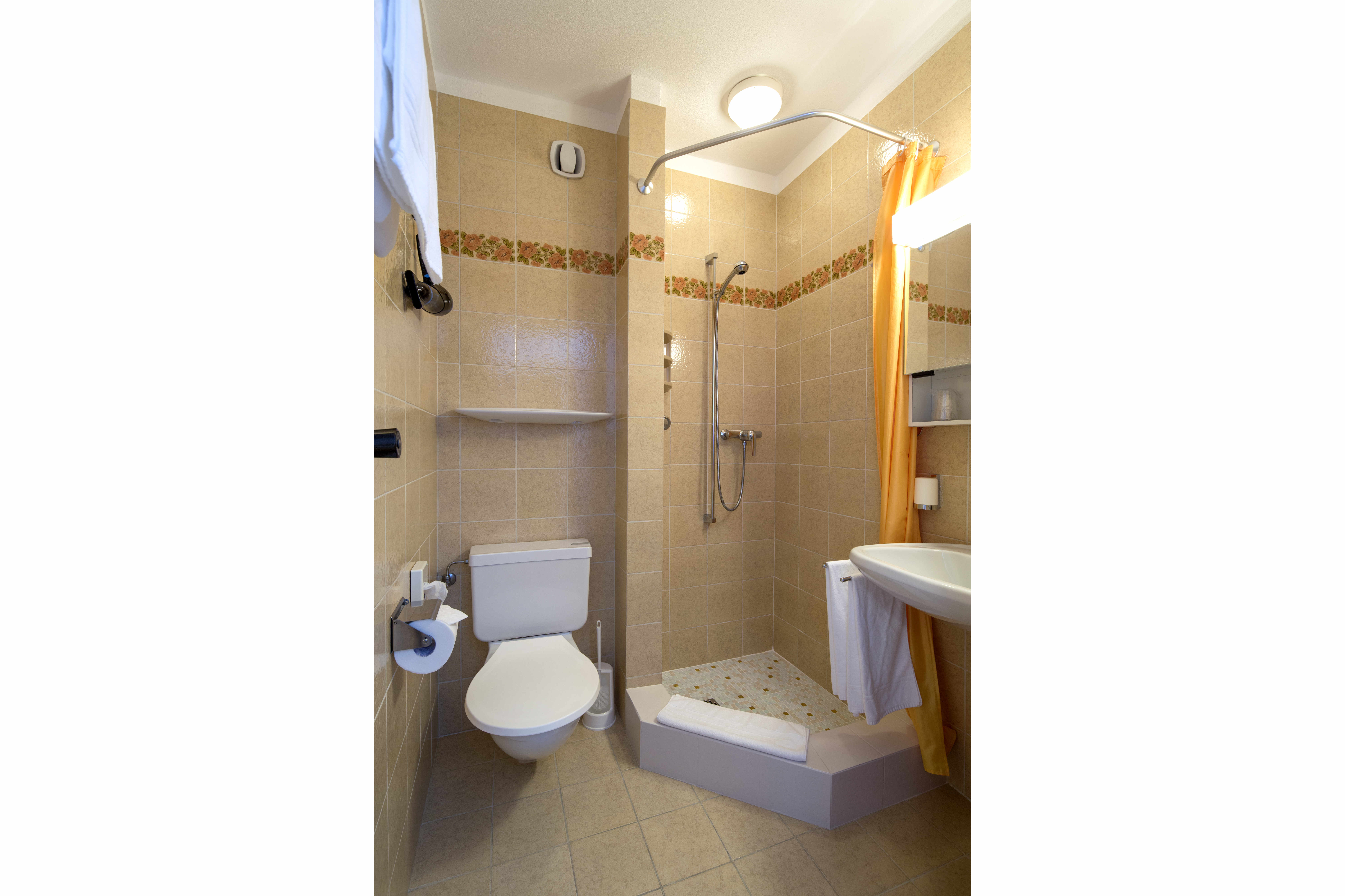 Bagni e servizi Bagni e servizi