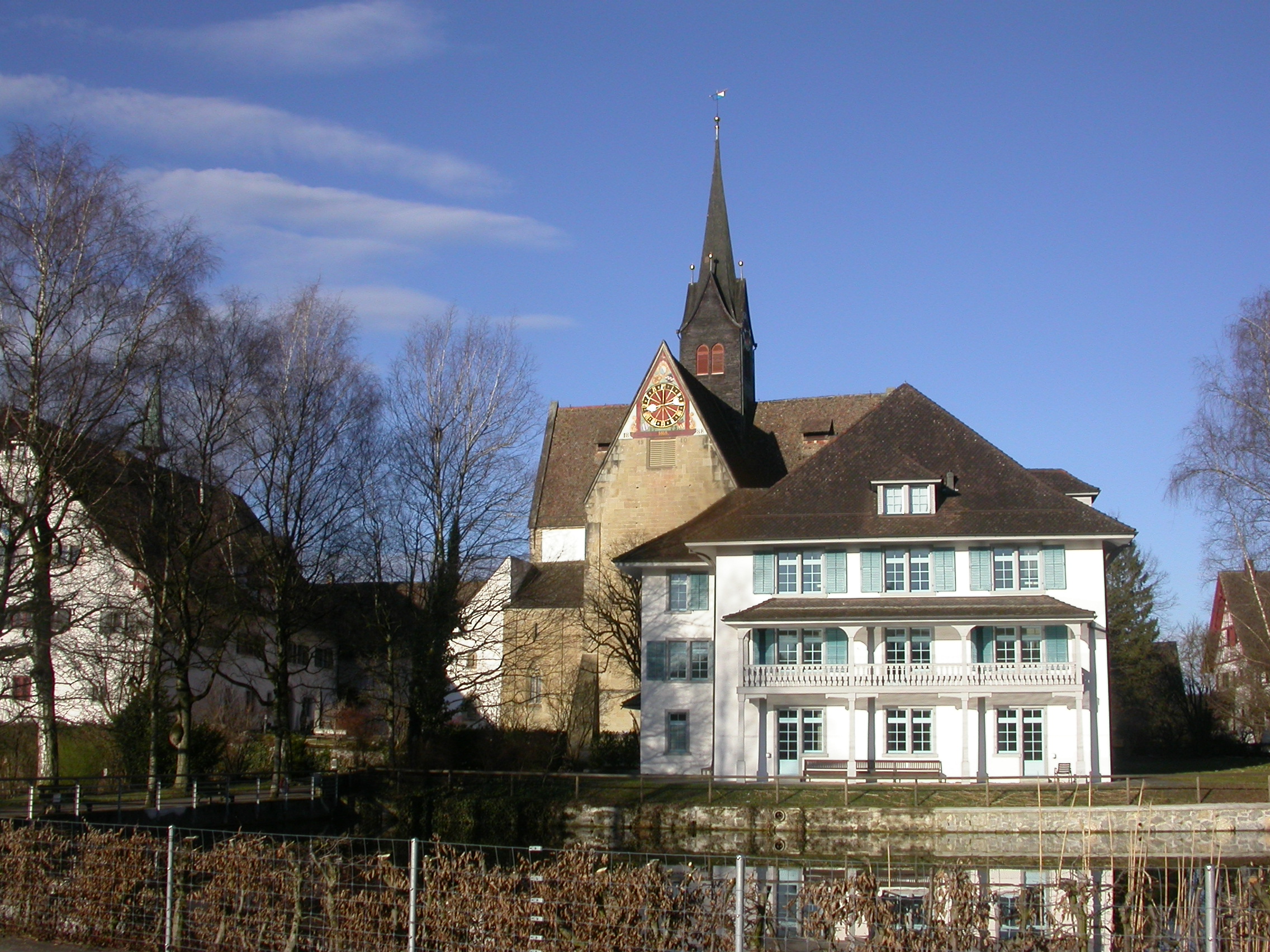 Haus am See und Kirche Haus am See und Kirche