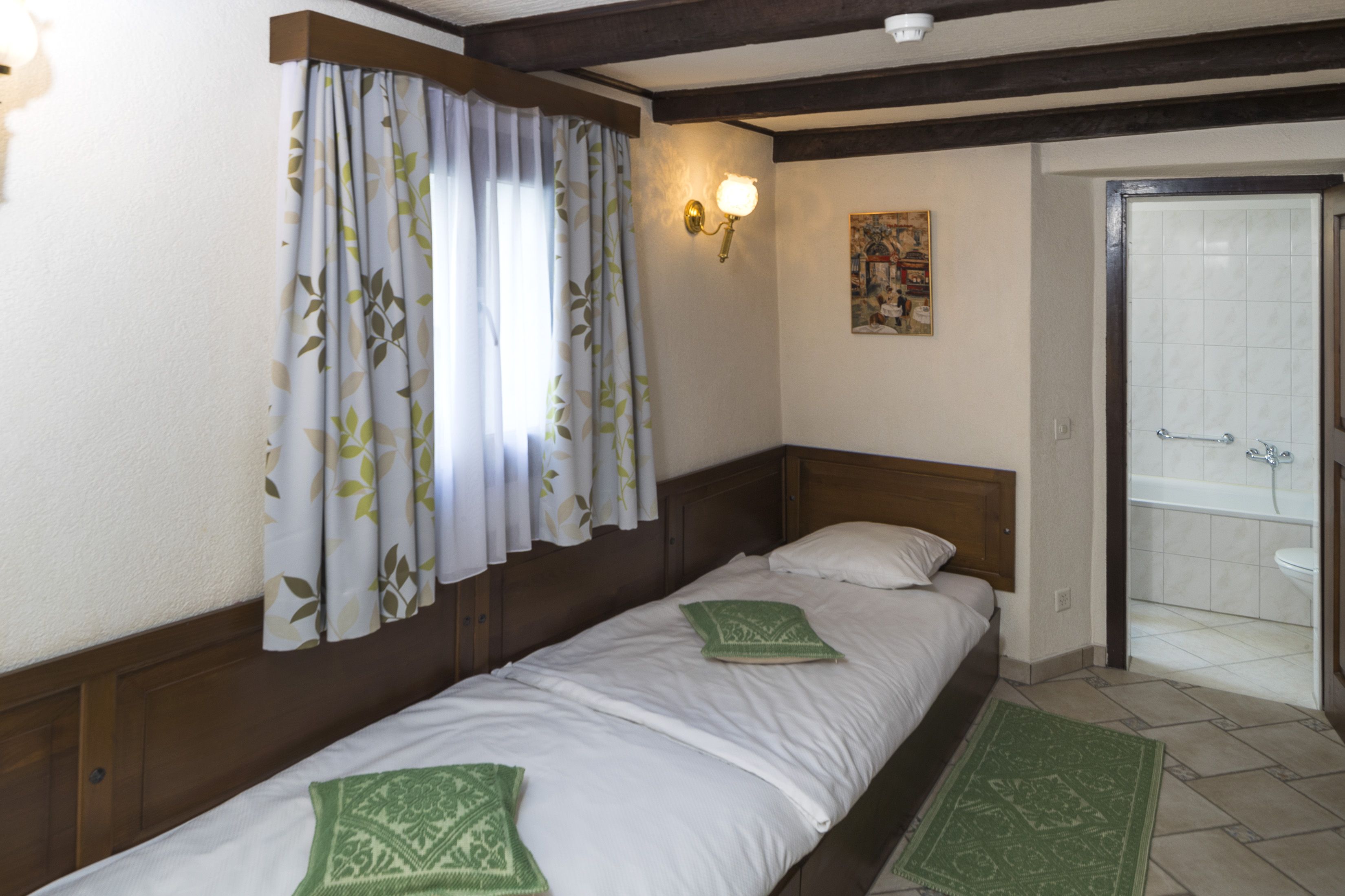 Vierbettzimmer (2. Zimmer) Vierbettzimmer (2. Zimmer)