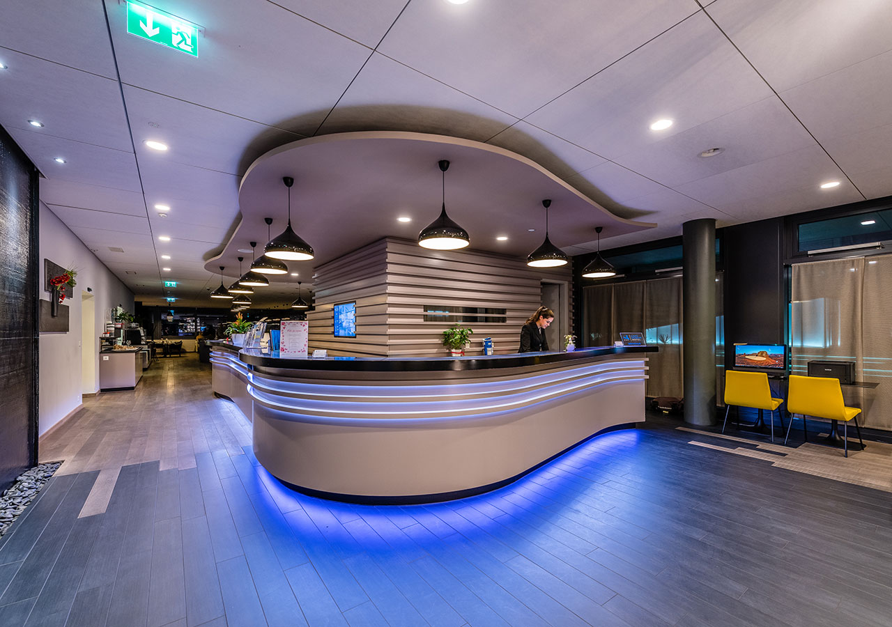 Lake Geneva Hotel – Bild