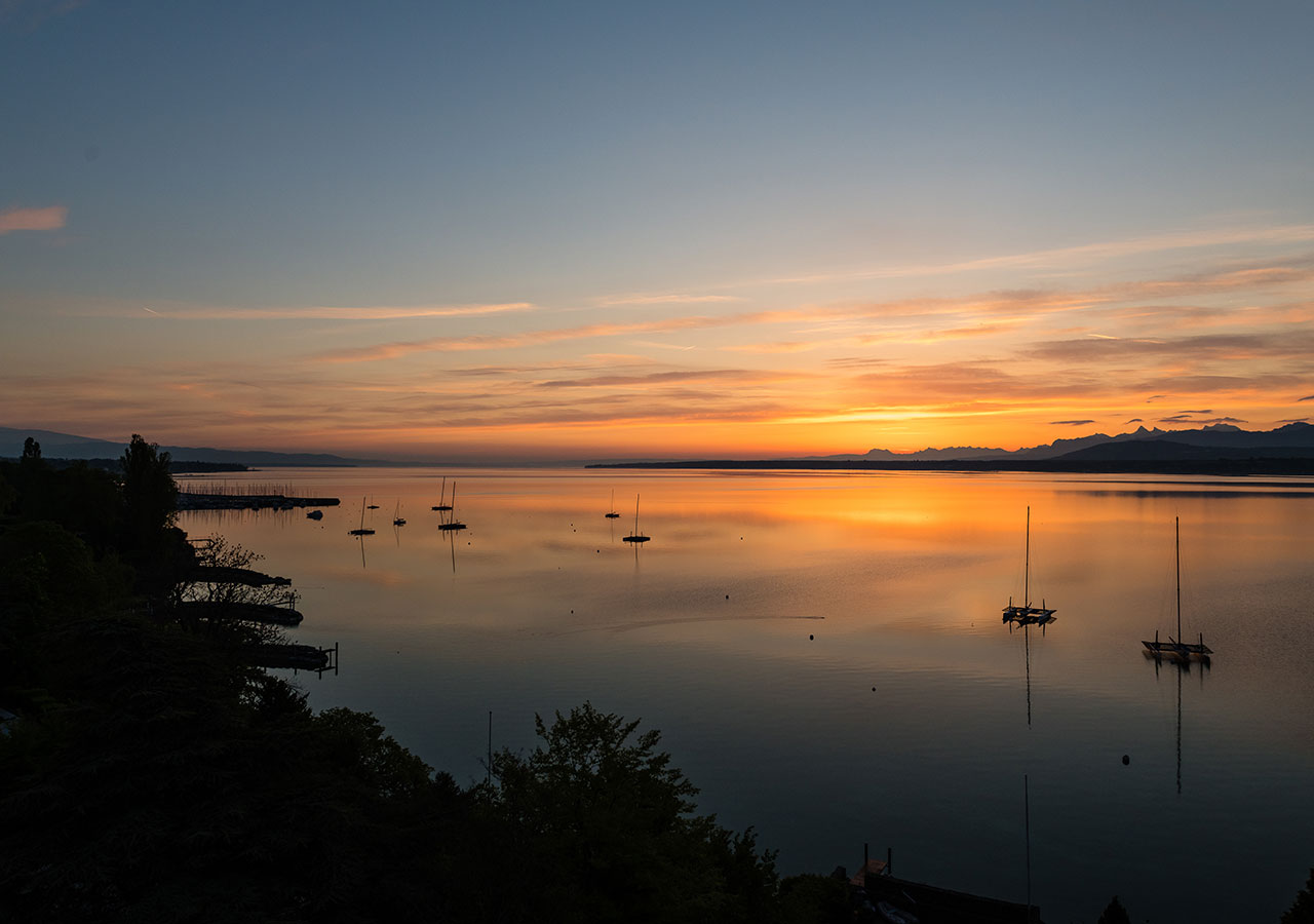 Lake Geneva Hotel – Bild