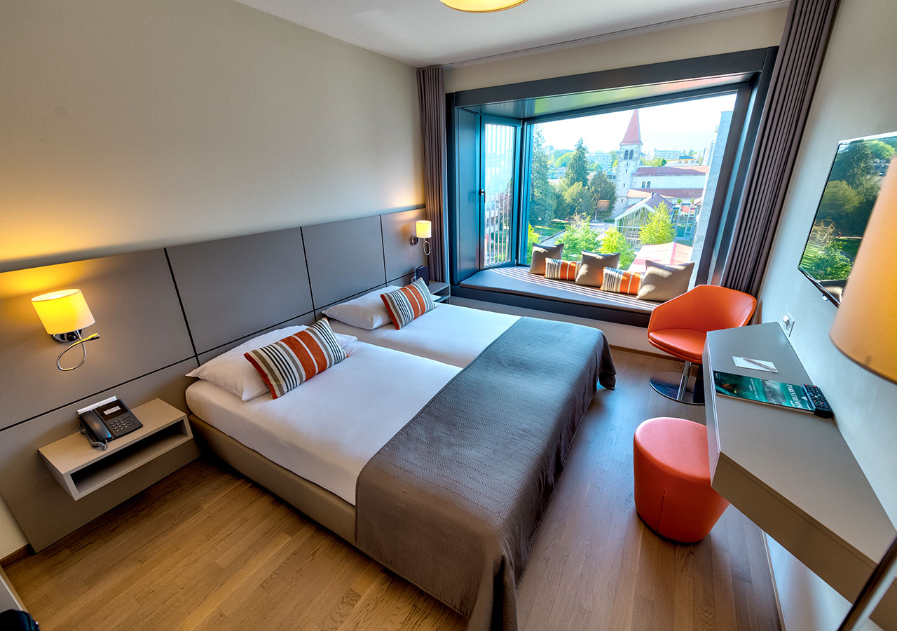 Lake Geneva Hotel – Bild