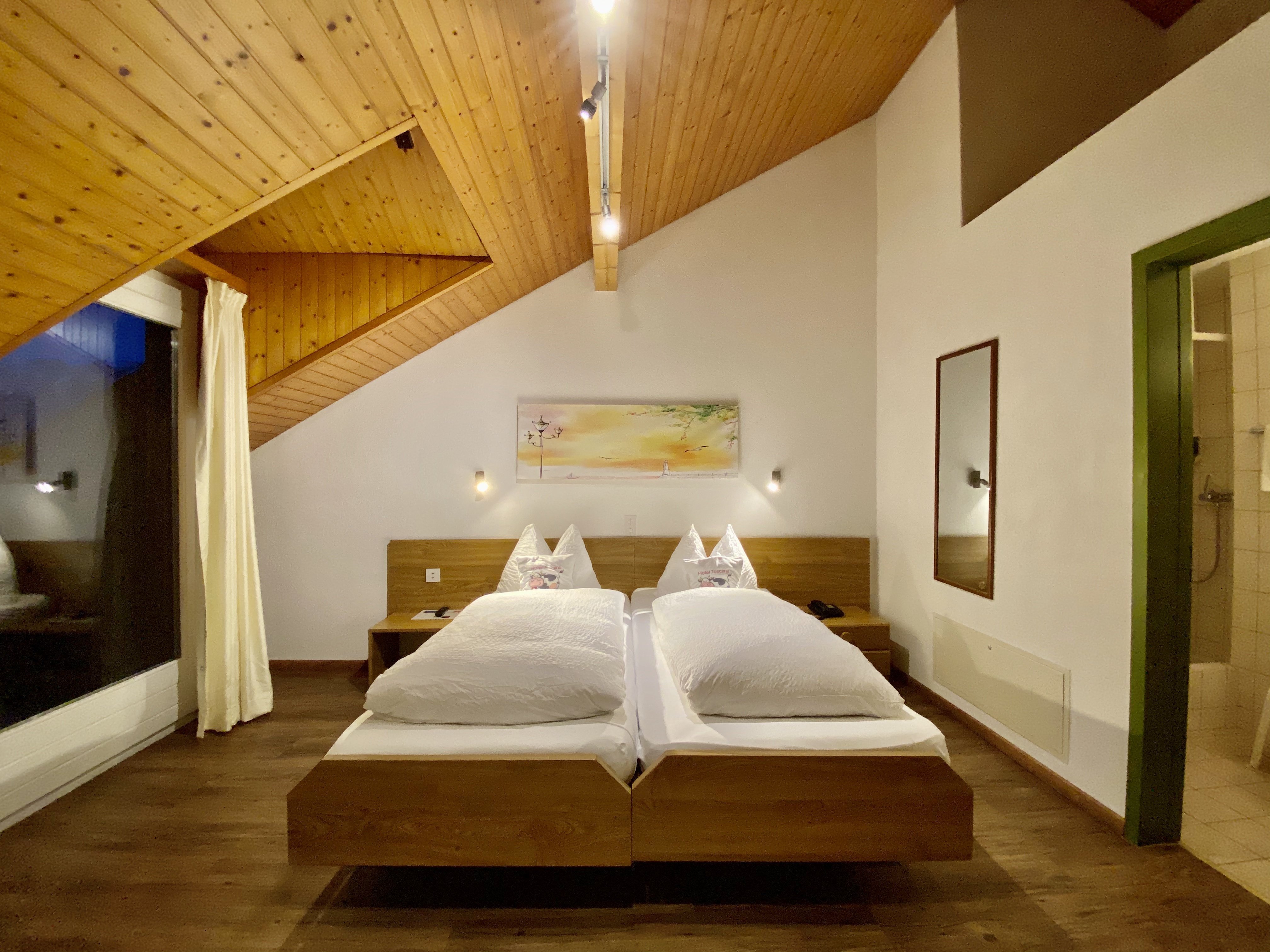 Standard Zweibettzimmer mit Klimaanlage - Dachgeschoss Standard Zweibettzimmer mit Klimaanlage - Dachgeschoss